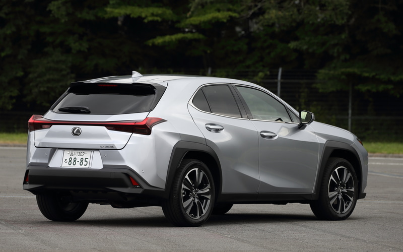 試乗インプレ】レクサス新型「UX」、ボディ剛性を高めて走りのフィー