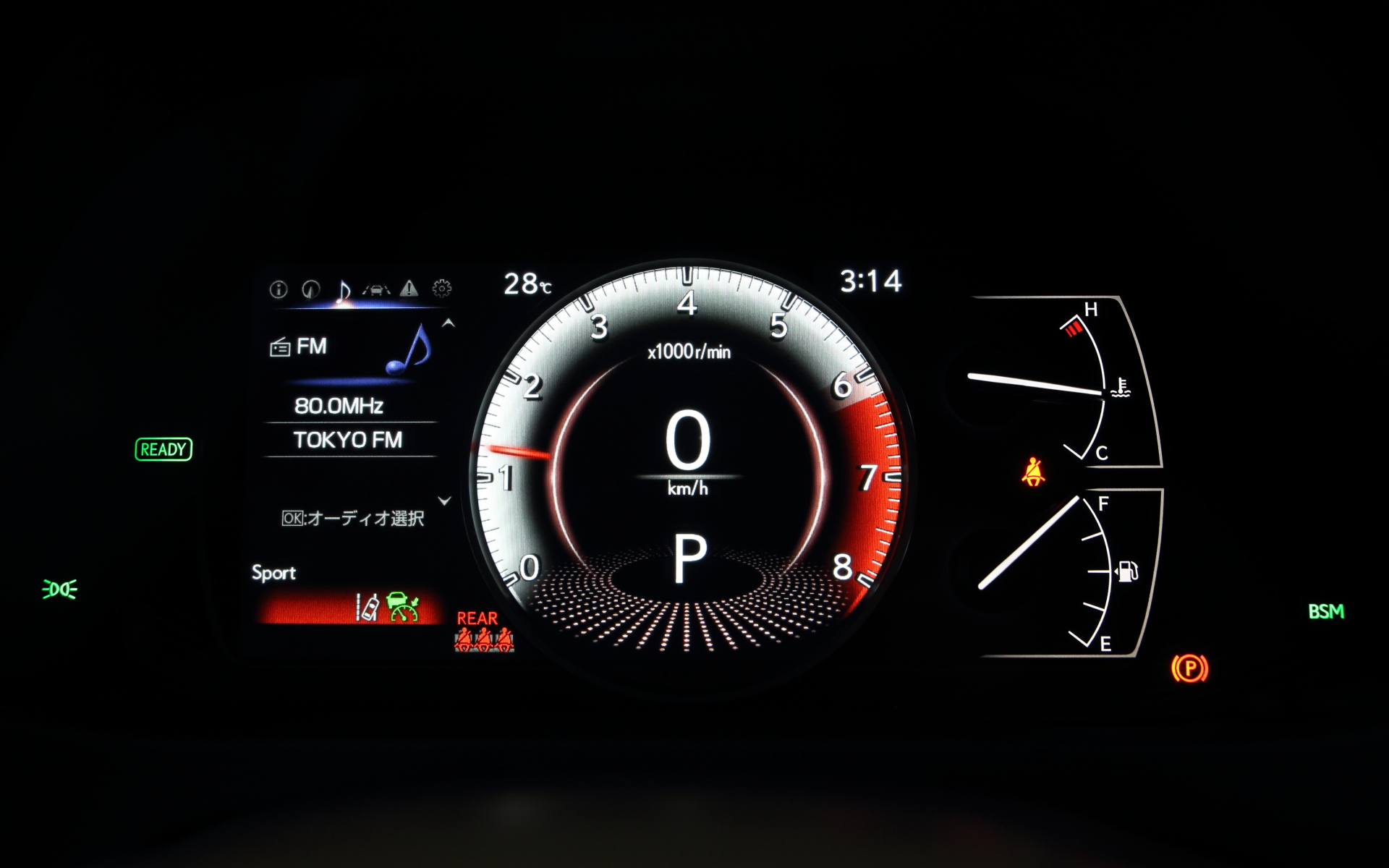 走行モードは「エコ」「ノーマル」「スポーツ」の3種類。メーターの表示も変化する