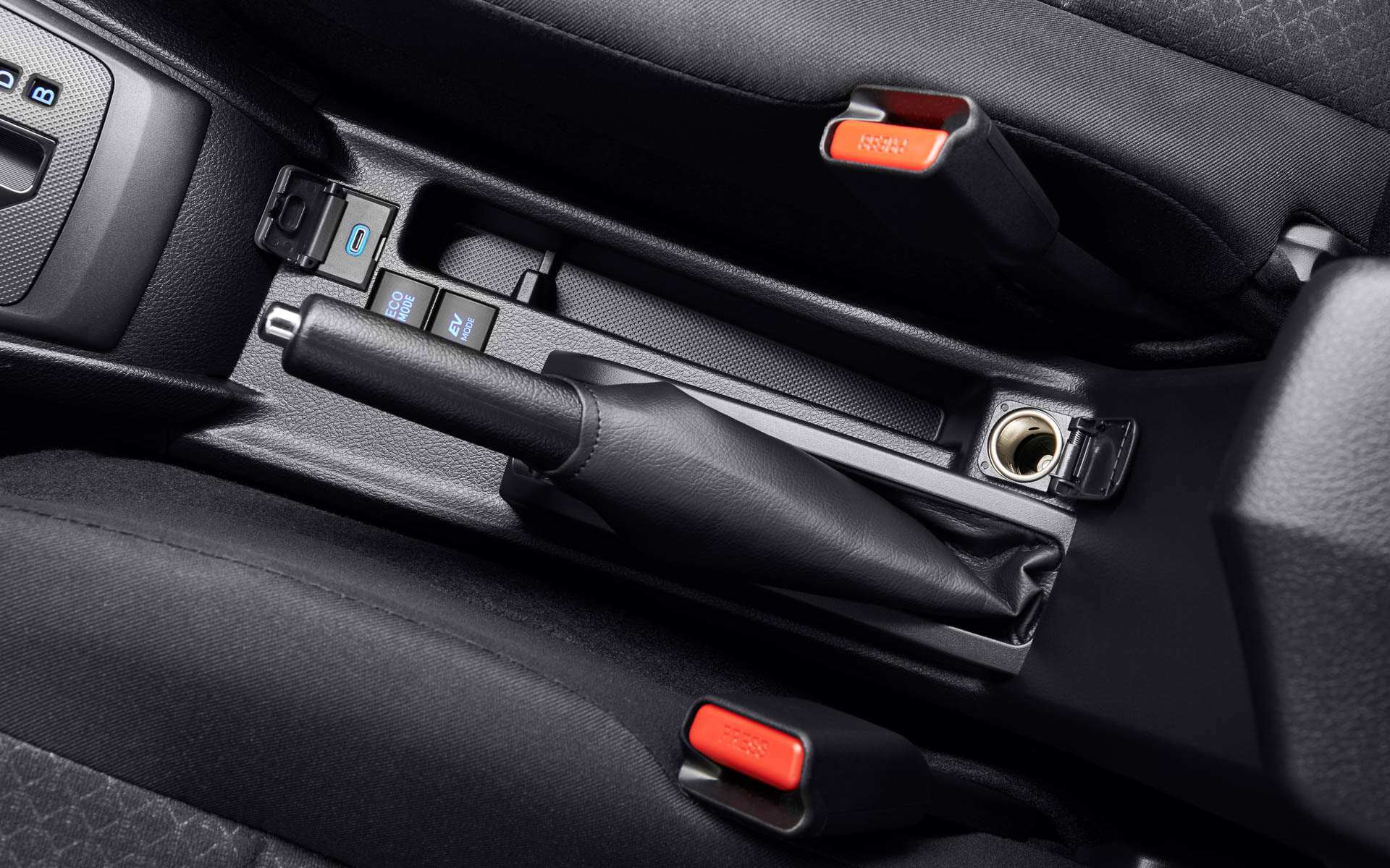 パーキングブレーキレバー横トレイ＆アクセサリーソケット（DC12V・120W）