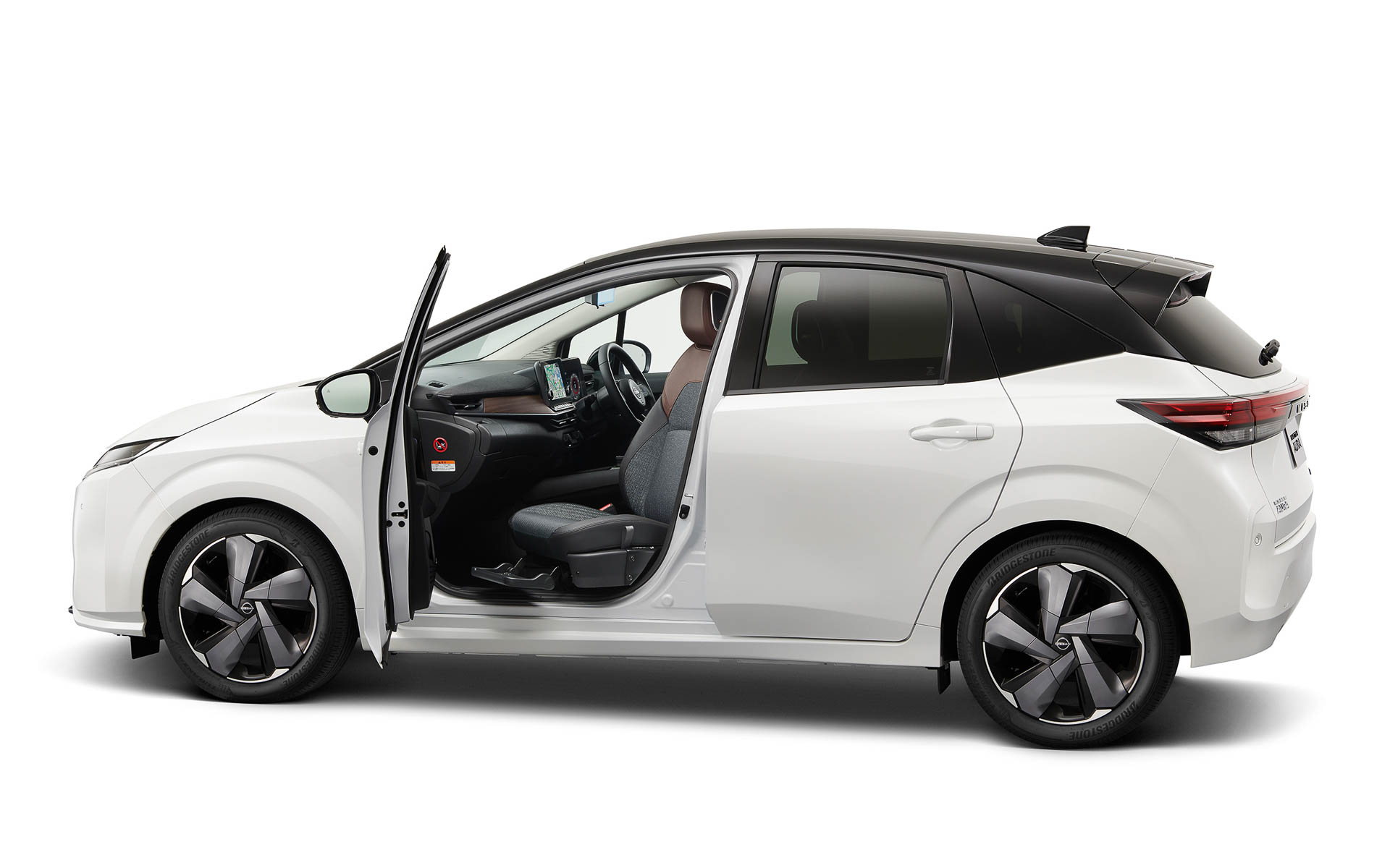 ノート オーラ 助手席回転シート