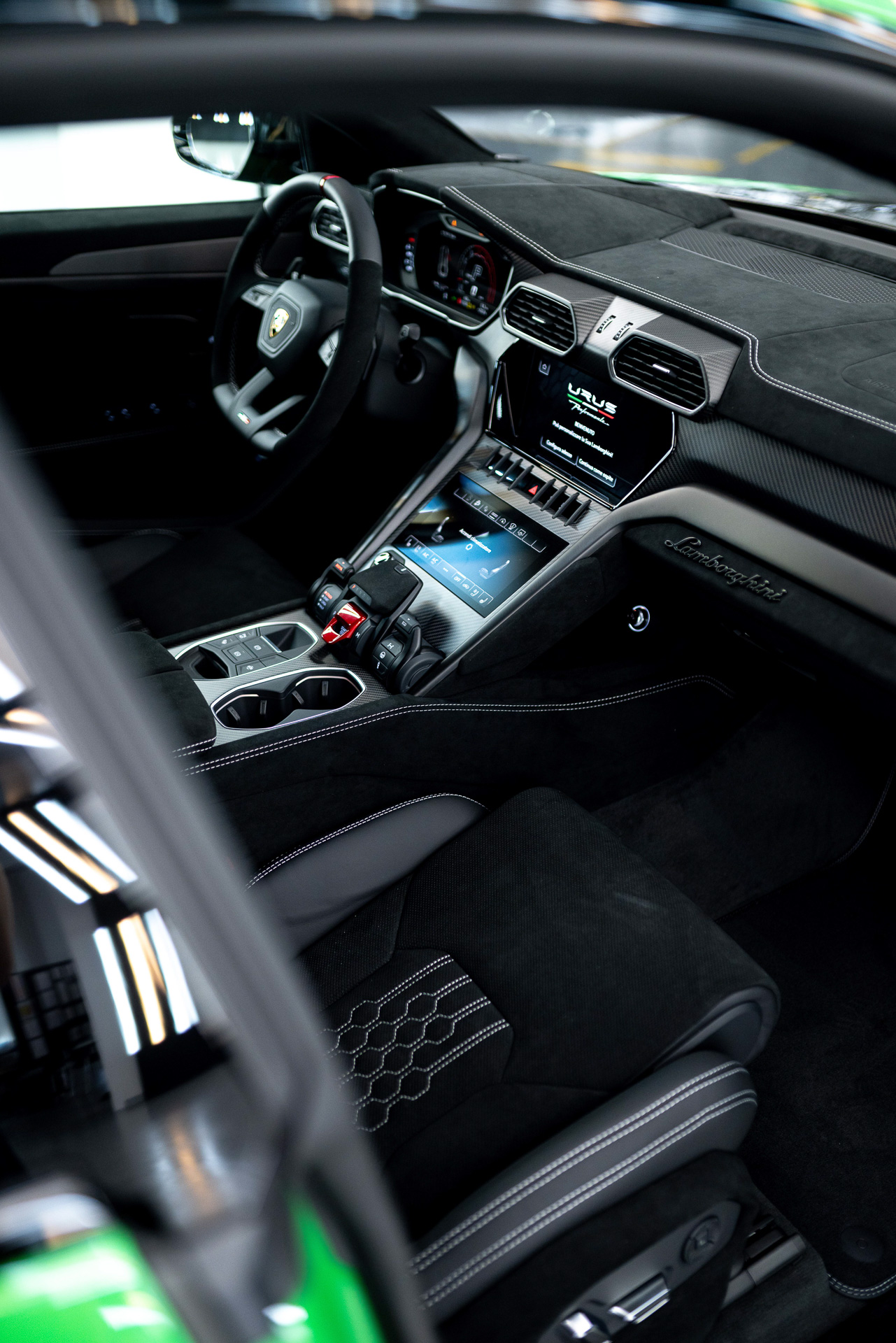 ウルス ペルフォルマンテのインテリア