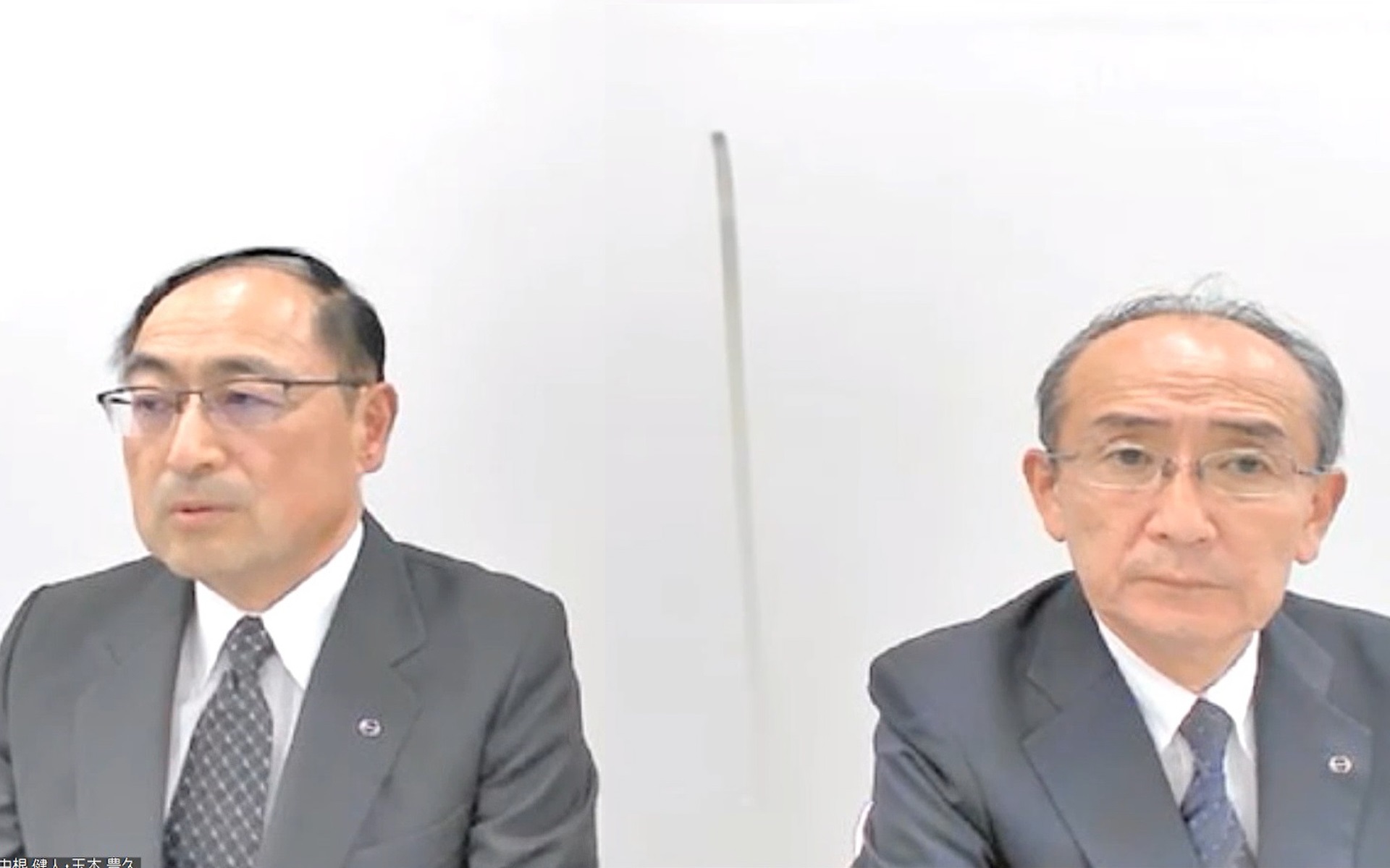 日野自動車株式会社 コンプライアンス推進担当 取締役兼専務役員 中根健人氏（左）、品質本部 本部長 玉木豊久氏（右）