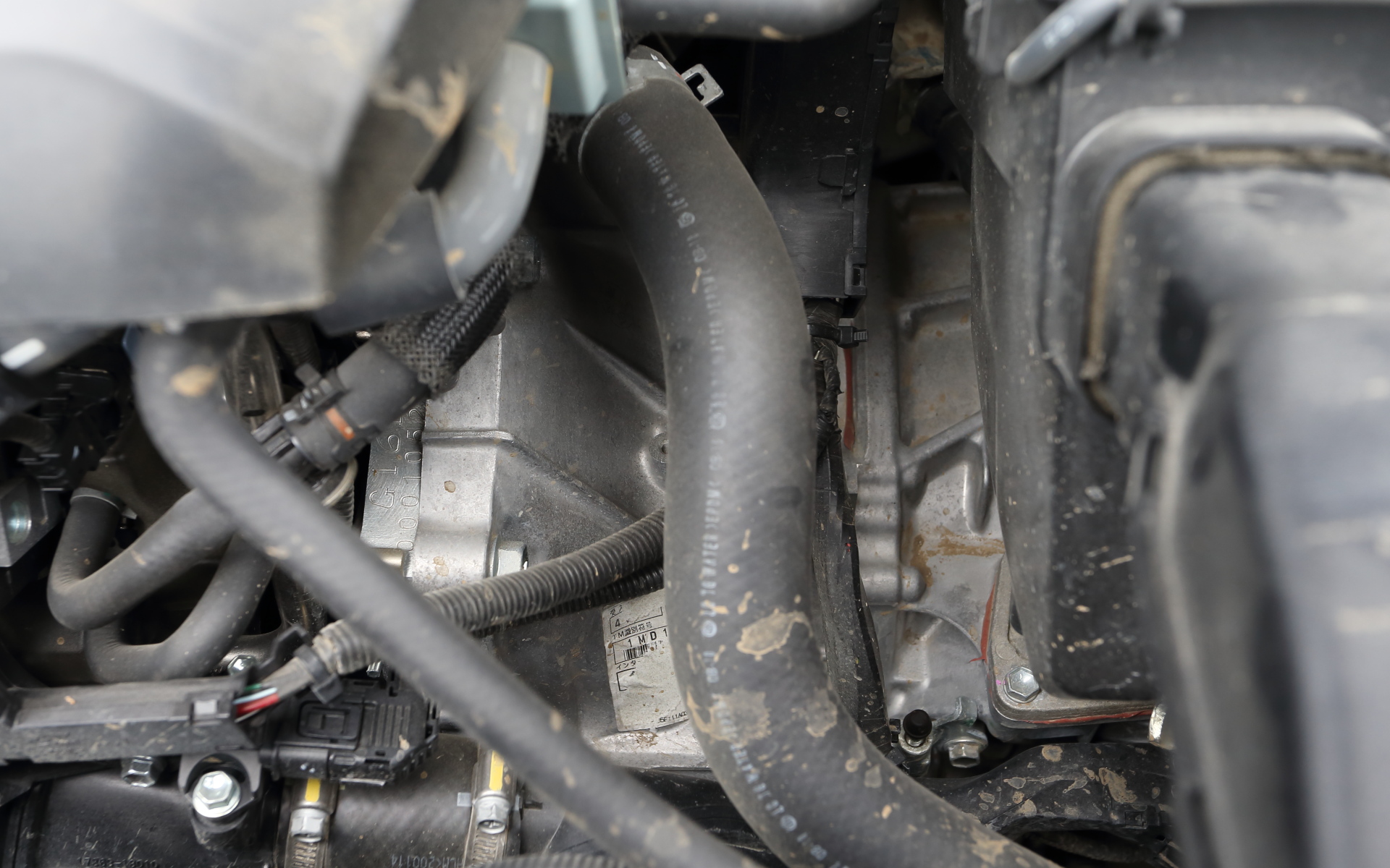 ちなみにこちらが6速MT。ケースが絞り込まれ、8速ATより見た目での軽さを感じる。実際にこちらが軽いそうだ