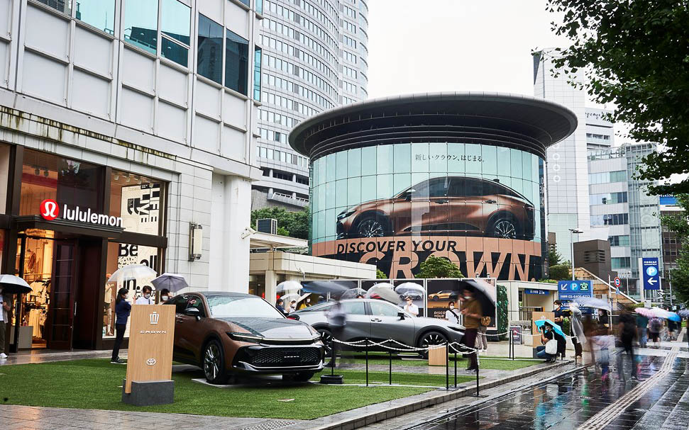 7月に東京・六本木で開催された新型「クラウン」の展示が福岡・大阪・札幌でも開催決定