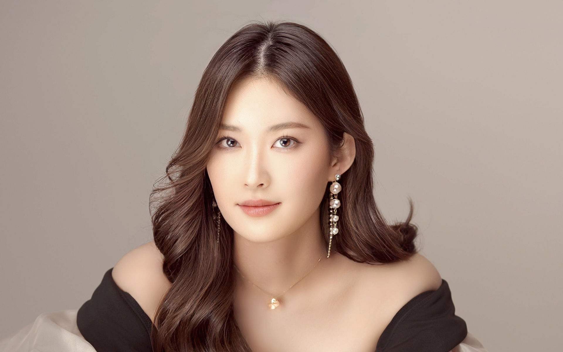 ソプラノ歌手の野々村彩乃さんが国歌を独唱する