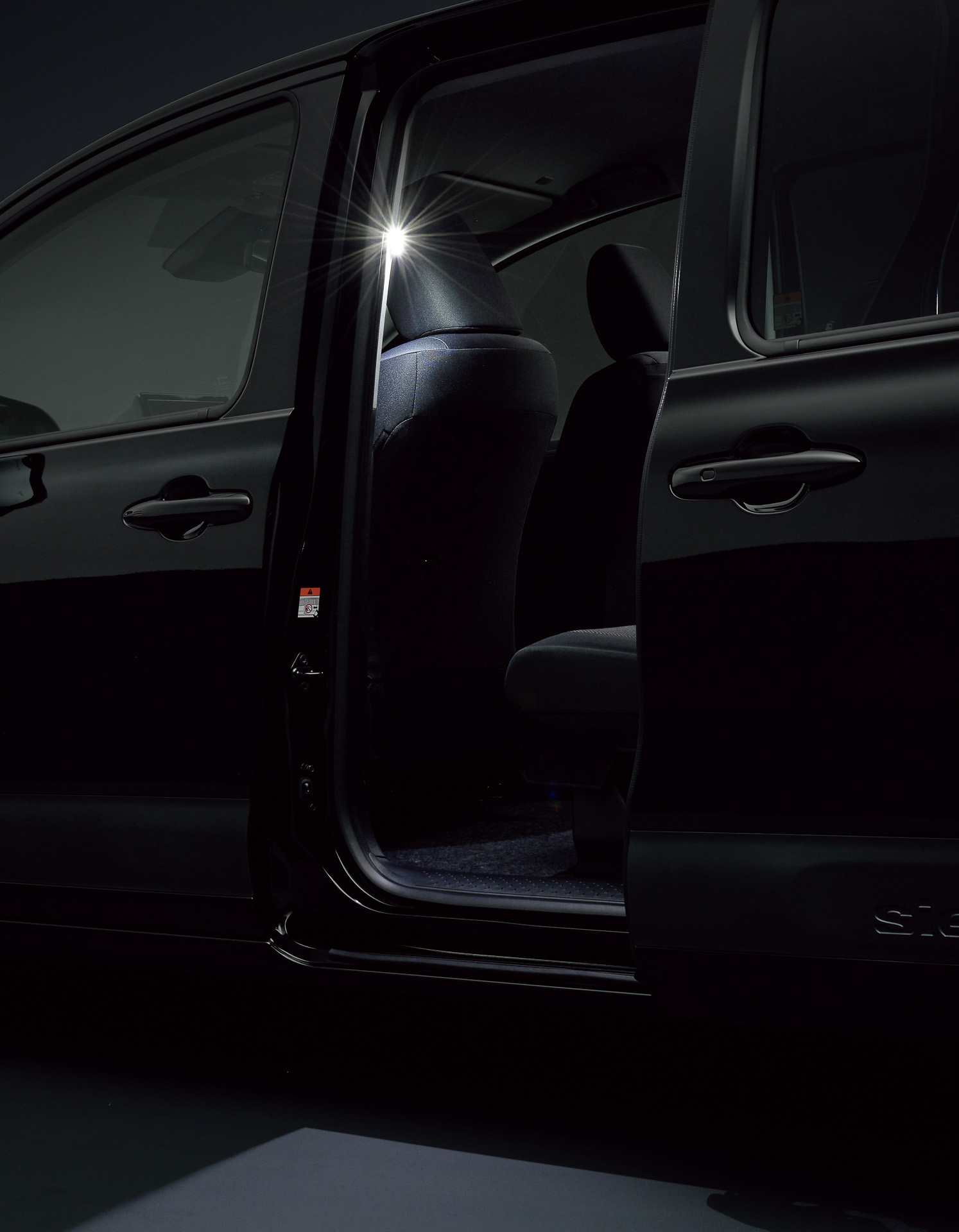 足下まで広角に照らしてくれるLEDスマートフットライト