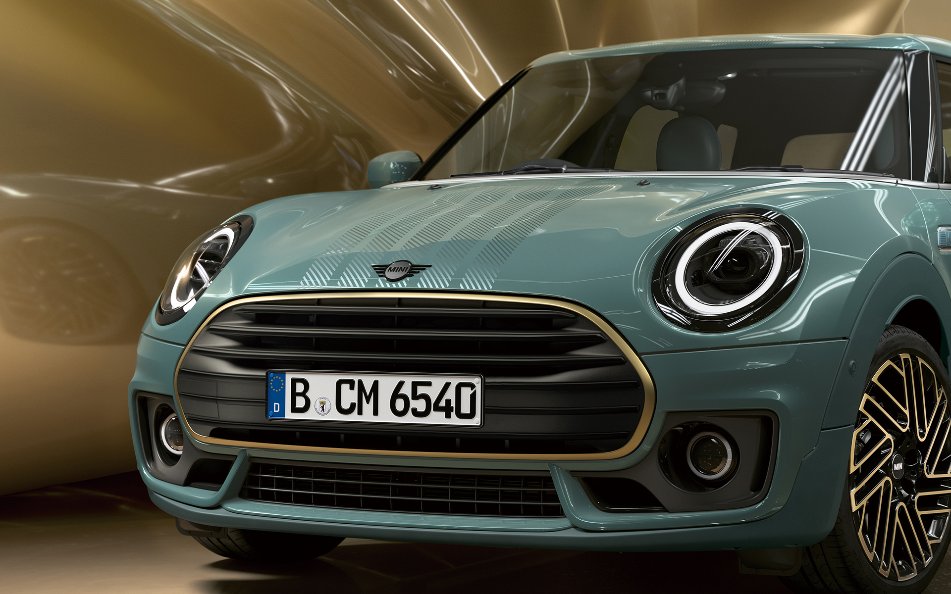 MINI クラブマン・アントールド・エディションではMINI クロスオーバーの専用エクステリアカラーとして人気を博すセージ・グリーンを採用