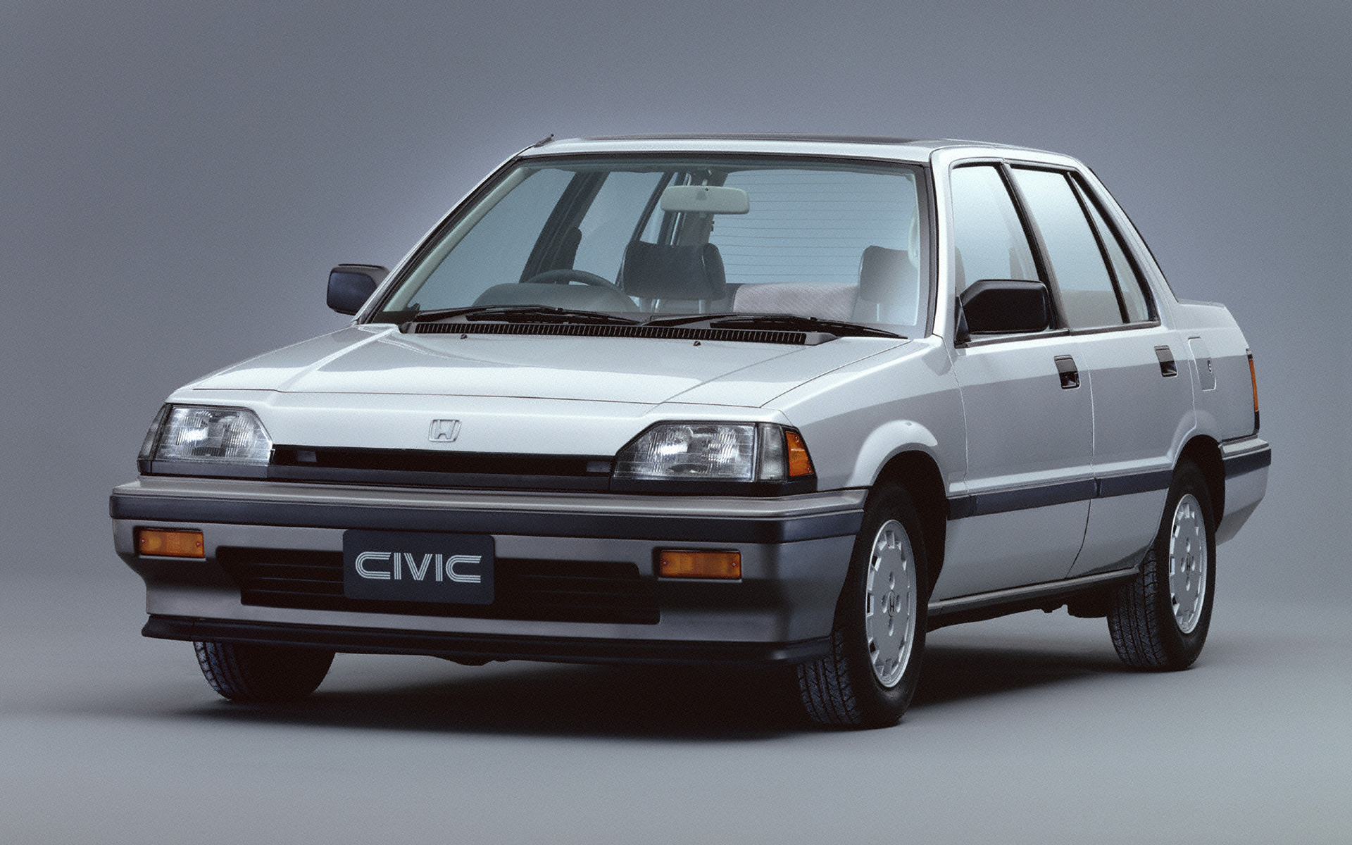 3代目シビック 4ドア（1983年）