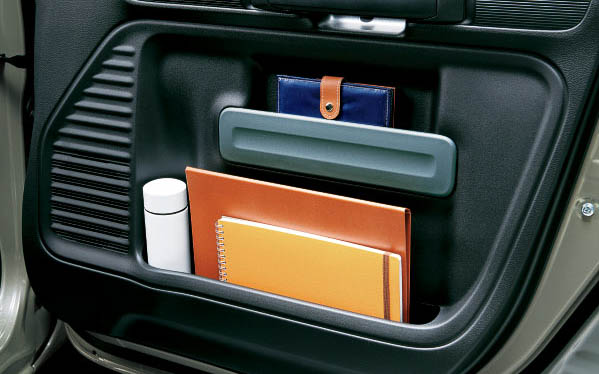 フロントドアポケット（ペットボトルホルダー付）