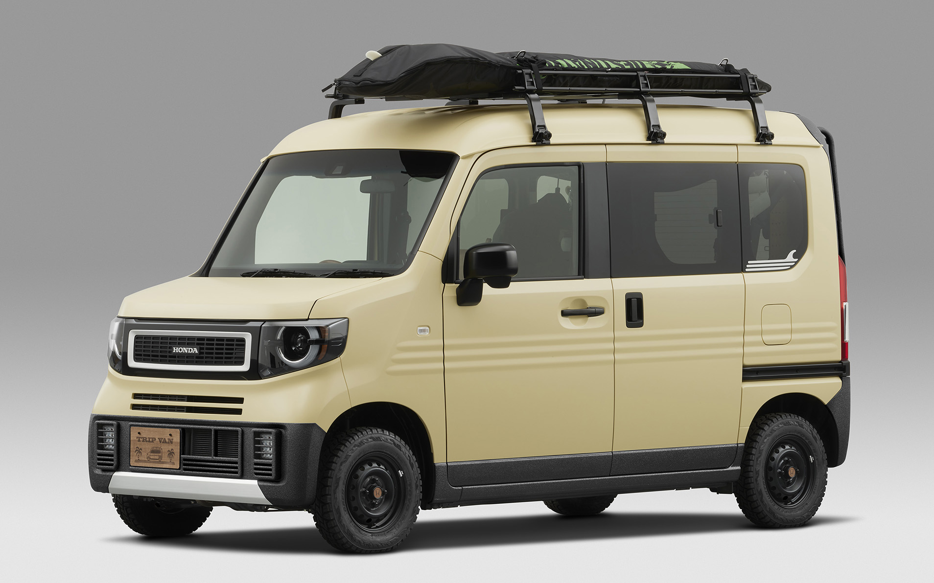 TRIP VAN（コンセプトモデル/東京オートサロン2019出展車両）。「サーフィンが趣味でビーチクリーン活動も始めた大学生が、日本中をサーフトリップする！」という設定のコンセプトモデル
