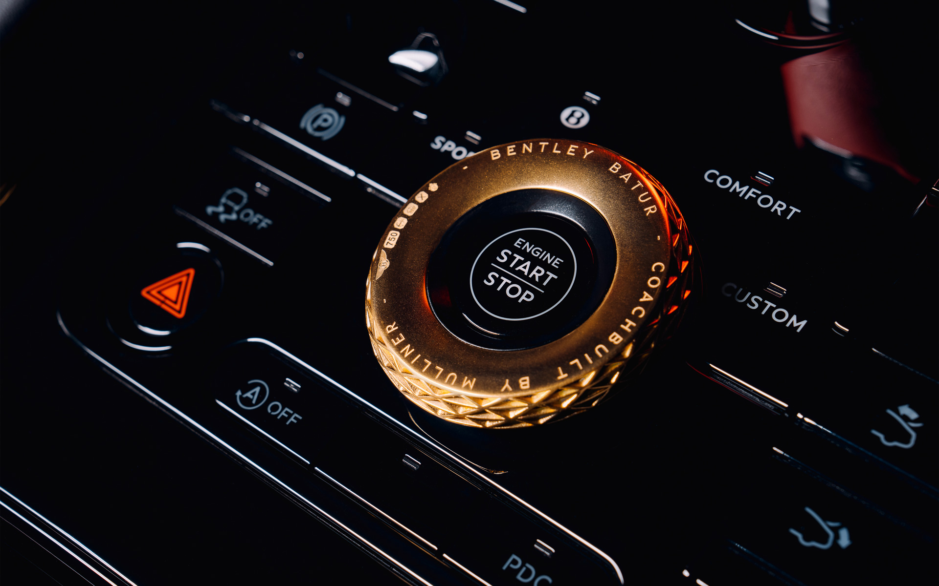 ダイナミックドライブセレクターには18金が使用されている