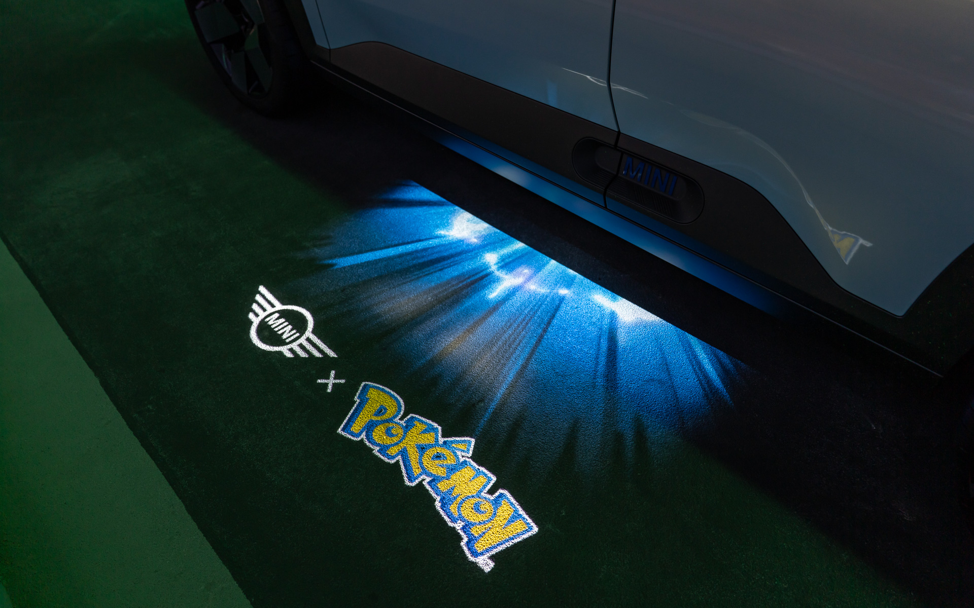 ボディサイド下にはMINIとポケモンのロゴも表示される