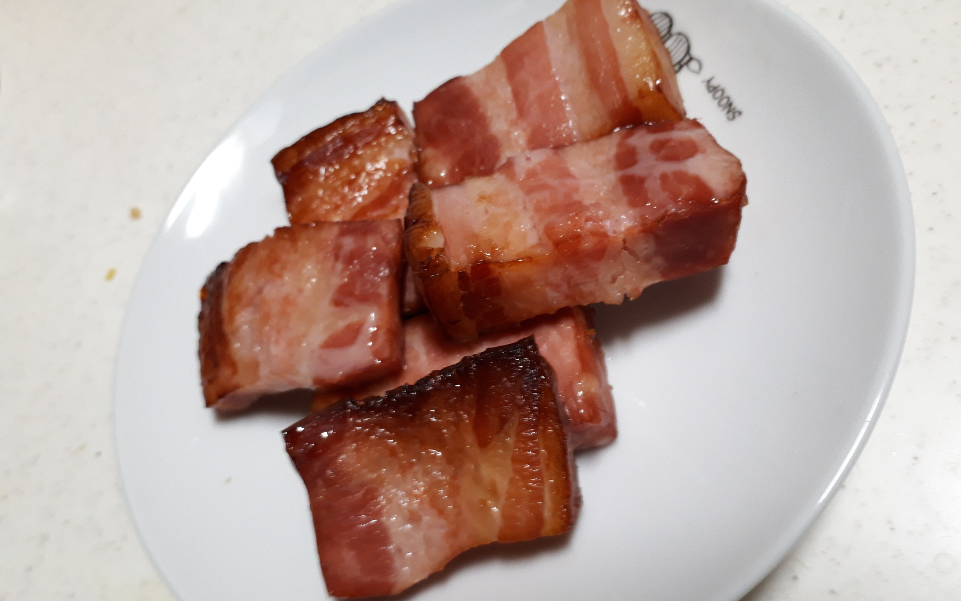 食べると普通に美味しかったですが、ただの焼いたベーコンでした