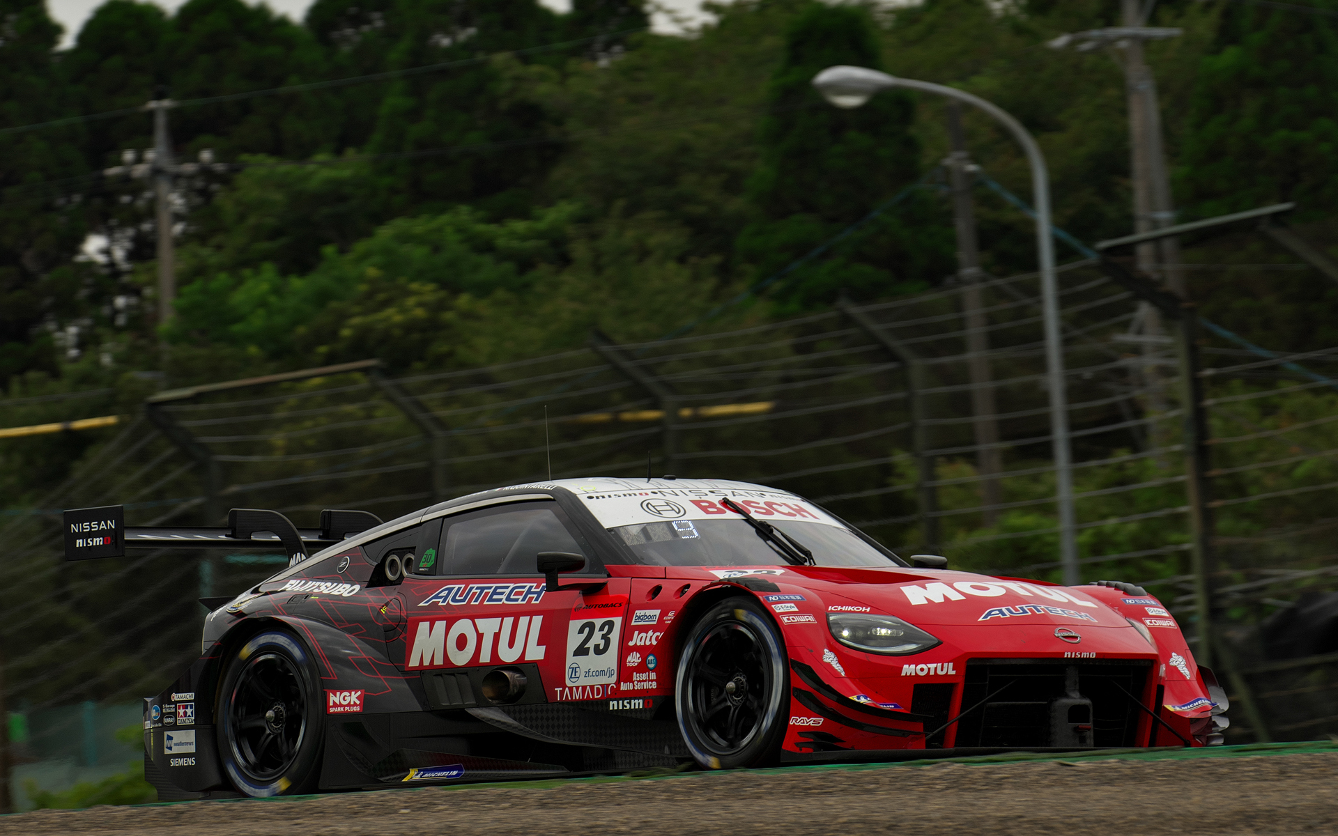 GT500ポールポジションの23号車MOTUL AUTECH Z