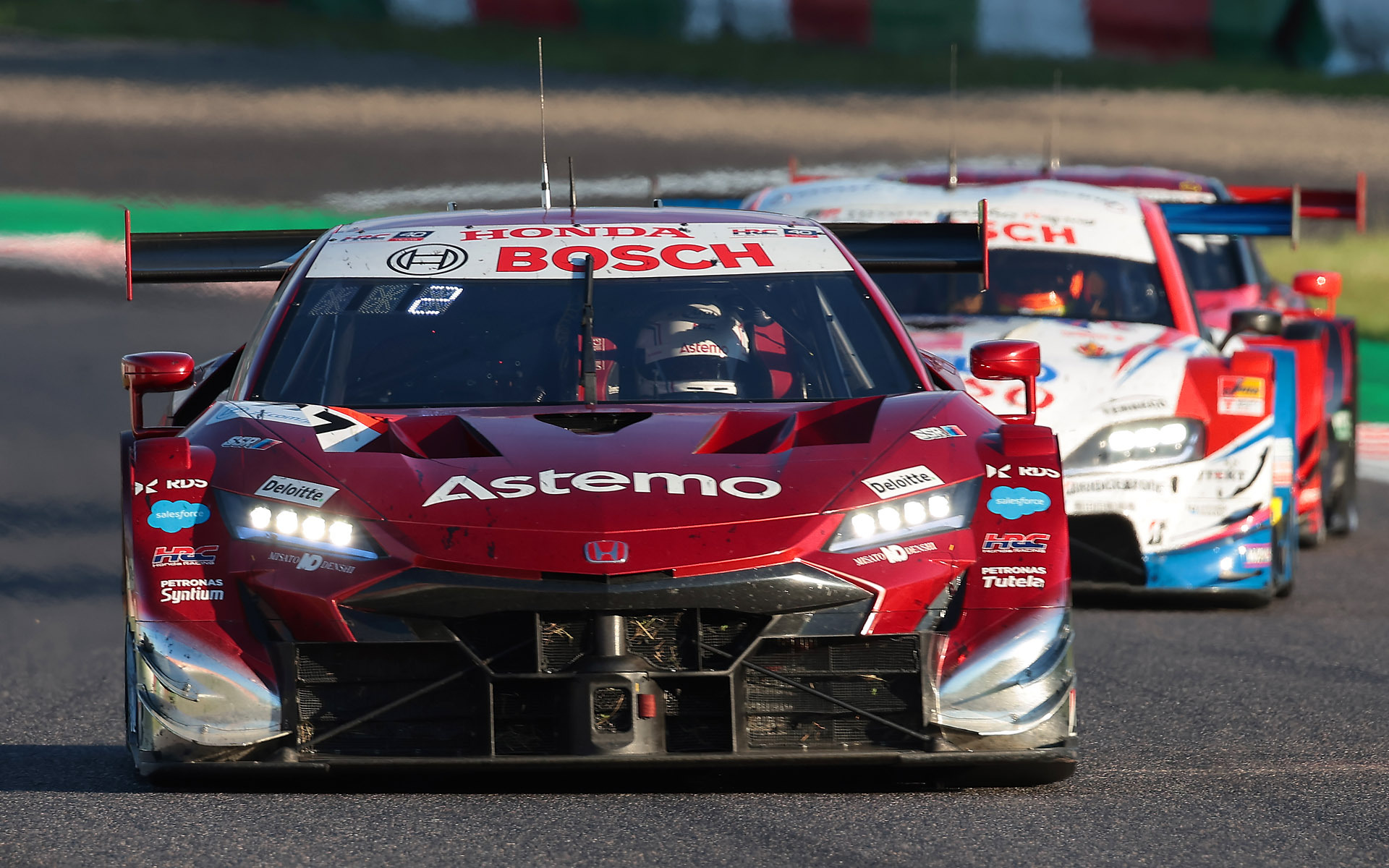 セーフティーカー導入を予見していたかのような判断が光った17号車Astemo NSX-GT（塚越広大/松下信治組、BS）。2位表彰台を獲得
