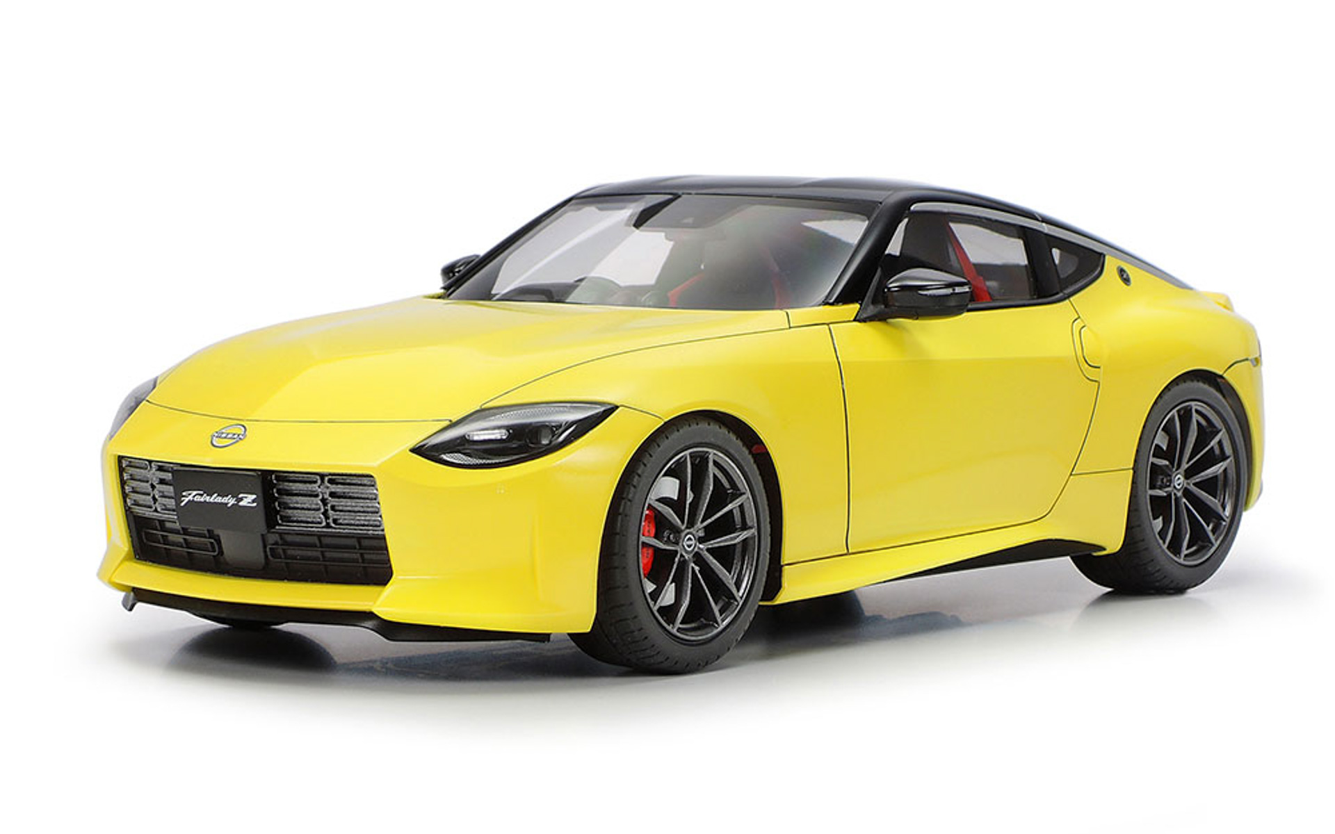 1/24スケールモデルの新製品「1/24 SCALE NISSAN Z」写真はキットを組み立て、塗装したもの