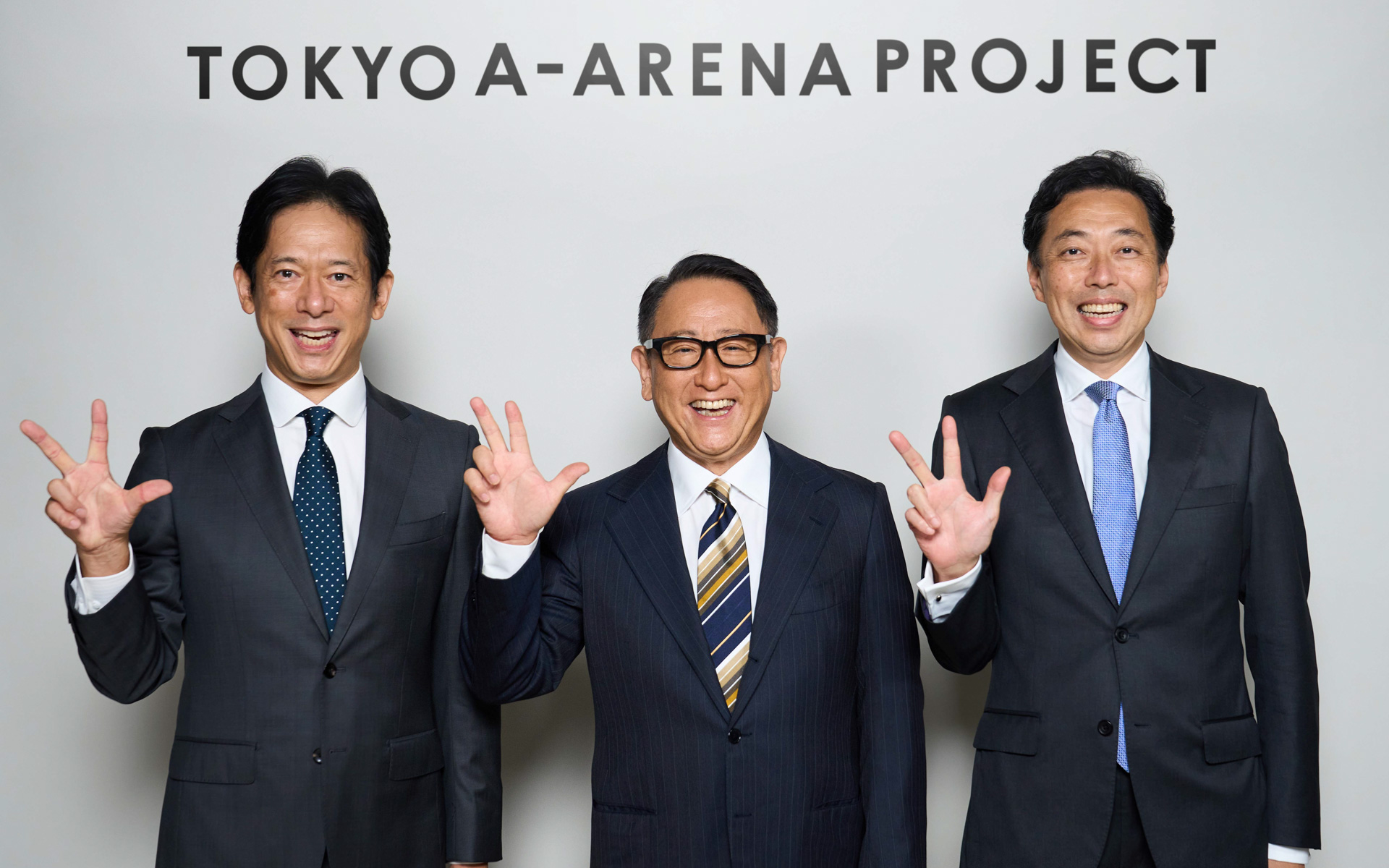 写真は左から林邦彦氏、豊田章男氏、山村知秀氏