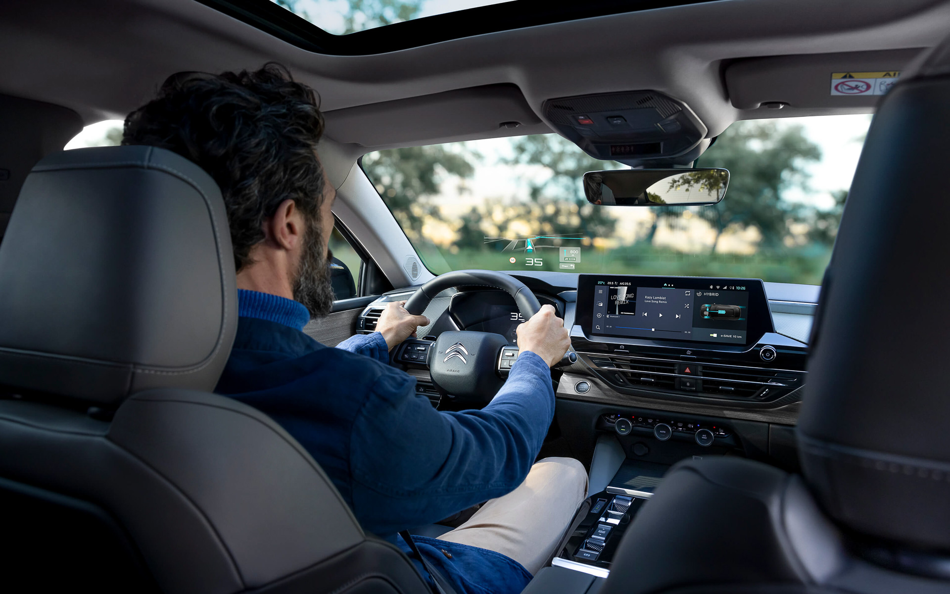 大きくてワイドな高精細12インチタッチスクリーンを搭載