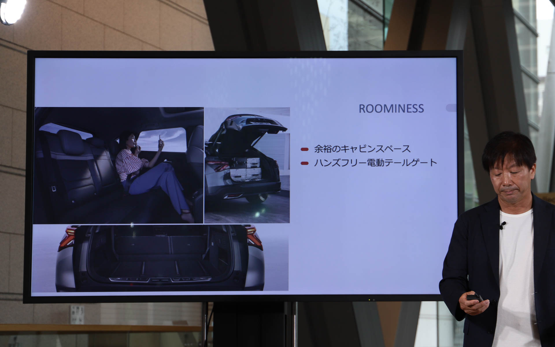 キャビン空間だけでなく、荷室容量も確保。ハンズフリーテールゲートも搭載