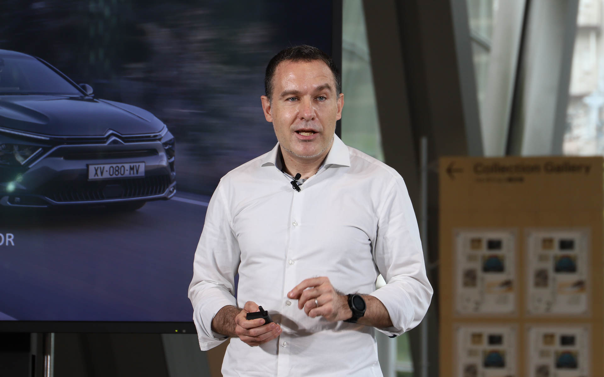 新型C5 Xについて、「今の私のお気に入りのクルマ」「シトロエンブランドは日本に愛着を持っているので、このフルラインアップを日本のマーケットにずっとお届けし、日本の広いニーズに長期的に応えていきたい」と話したStellantisジャパン株式会社 マーケティング部 ダイレクター トマ・ビルコ氏