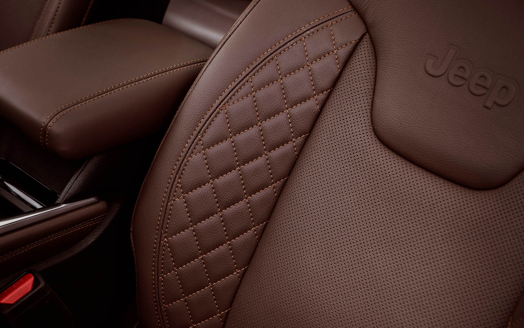 7人乗りの3列シートを装着