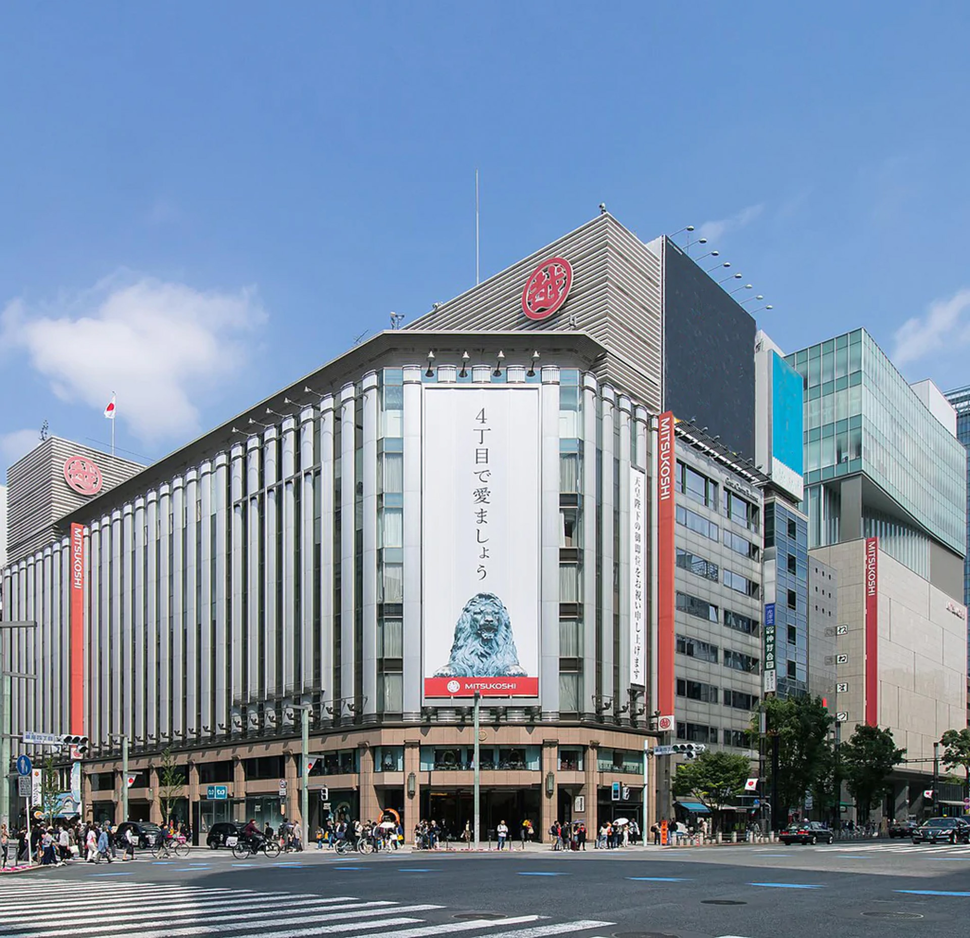 銀座三越 5F 紳士靴売場では、NISSAN CROSSING 1Fカウンターで配られるノベルティ引換券を持って、対象4モデルの中からいずれかのカラーを試着した先着50名に、ネグローニ特製レザーコースターをプレゼント