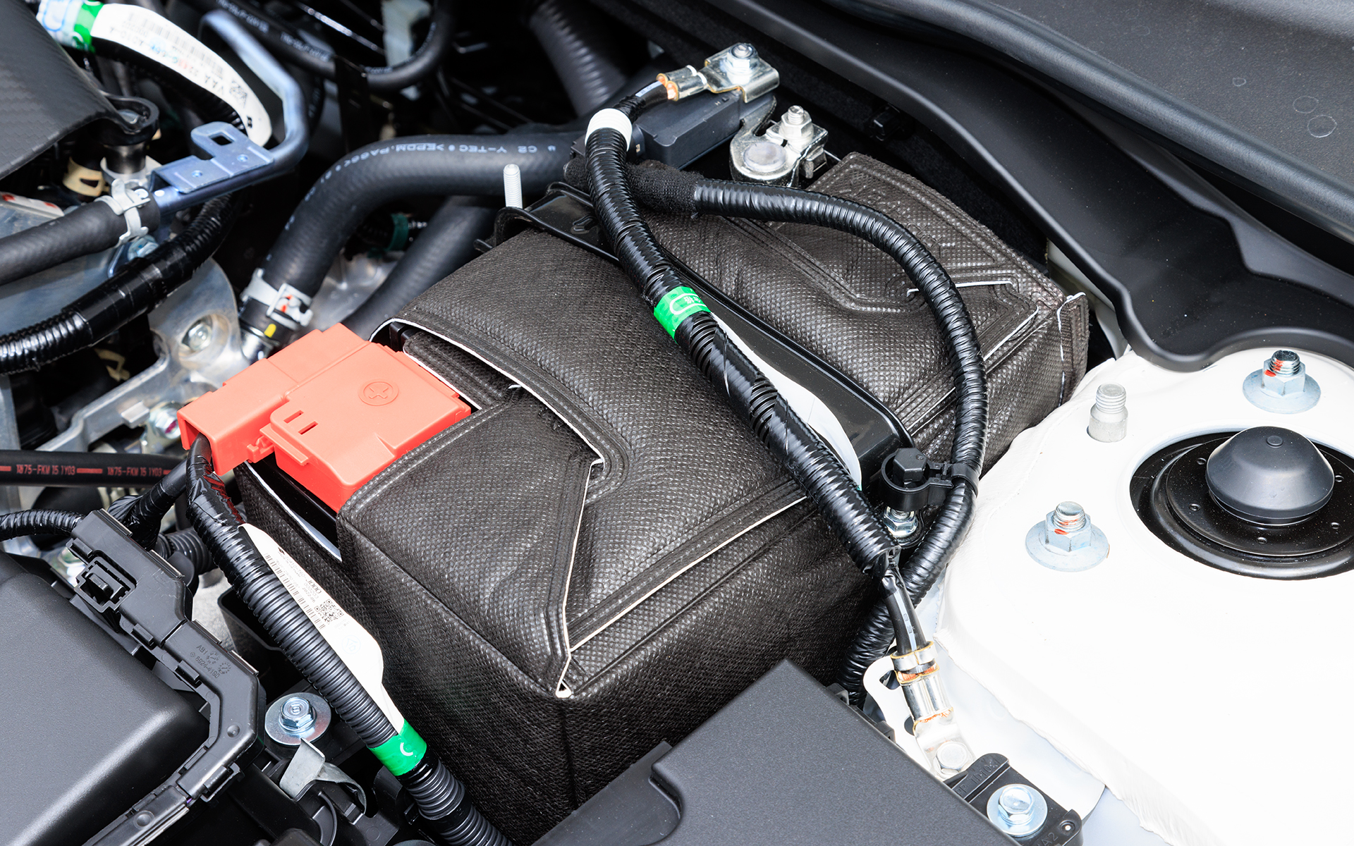 バッテリには遮熱カバーが付く