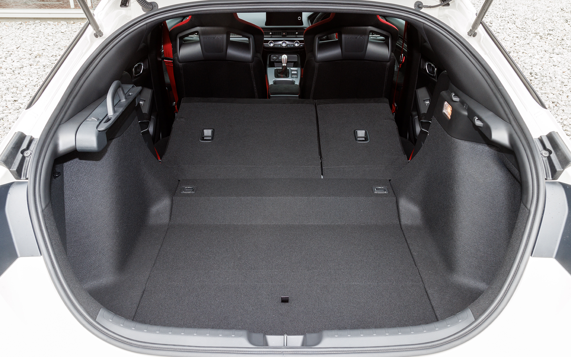 後席をすべて倒せば大容量のラゲッジスペースとなる