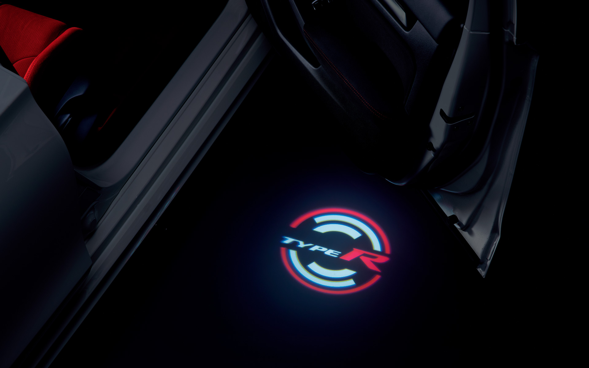 パターンプロジェクターはフロント左右セットで3万8500円