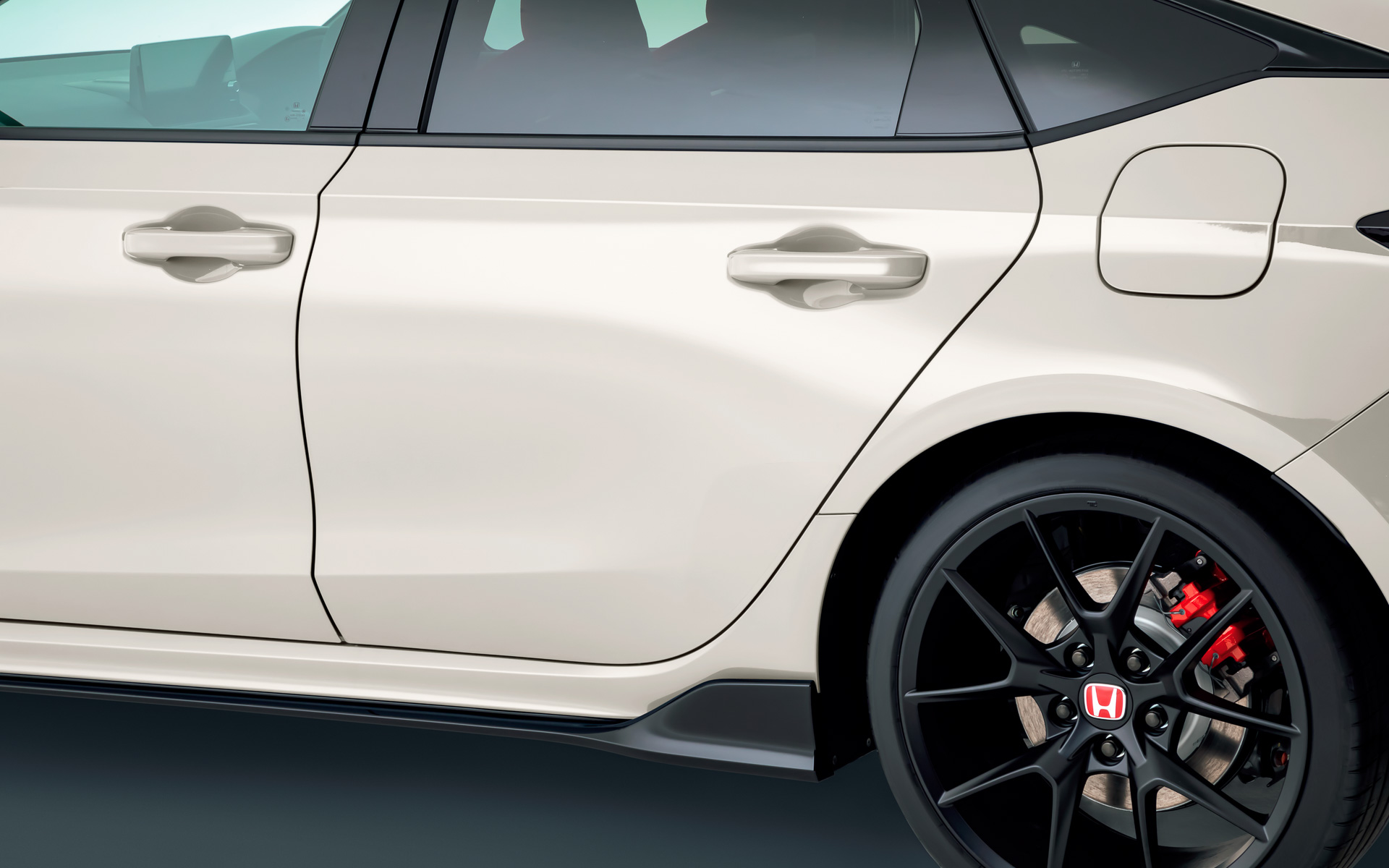 プロテクションフィルムセット（ドアエッジ部＋ドアハンドル部、フロント・リア用セット）は7150円