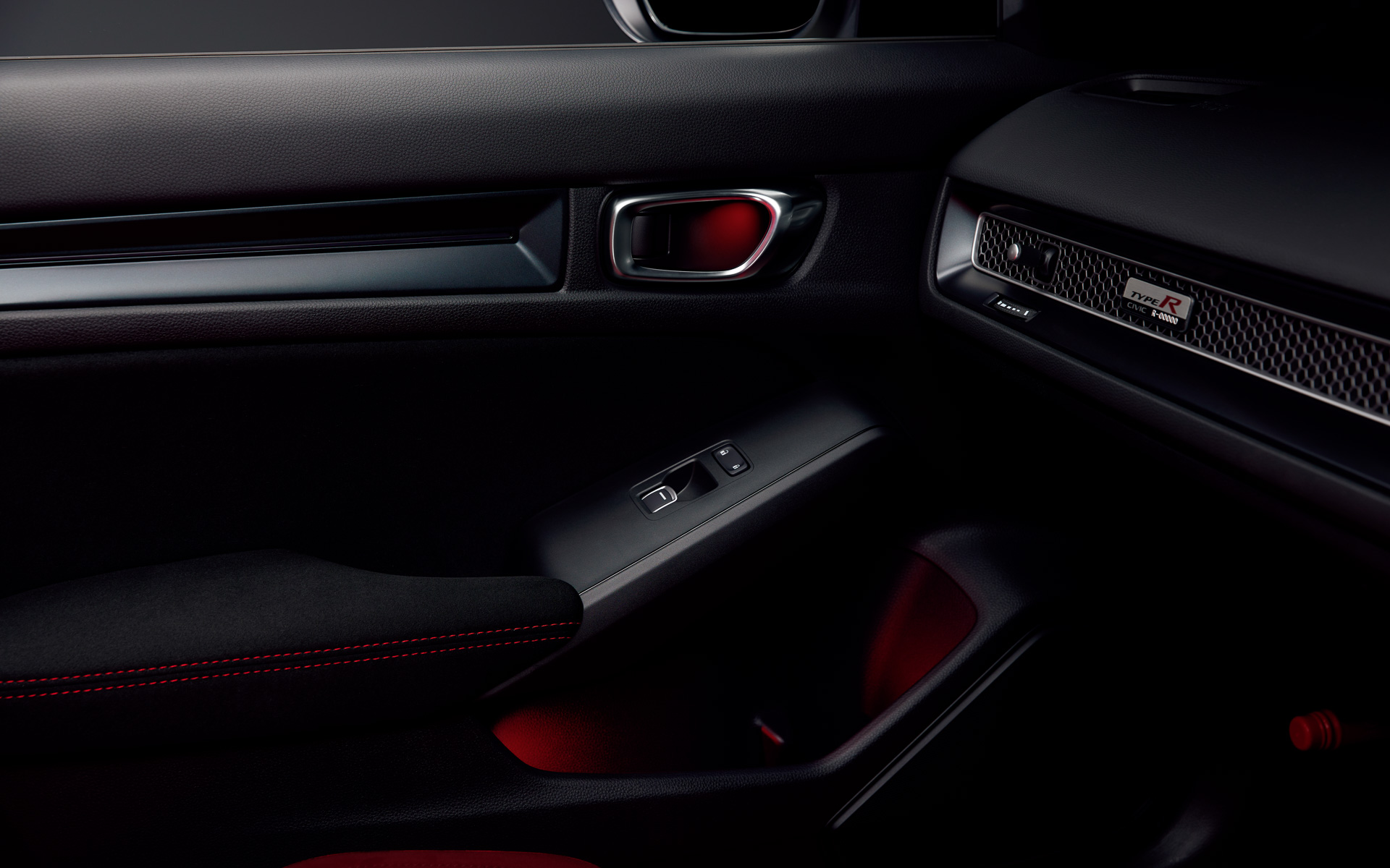 インナードアハンドル＆ドアポケットイルミネーションはホワイト、レッドともに1万4300円