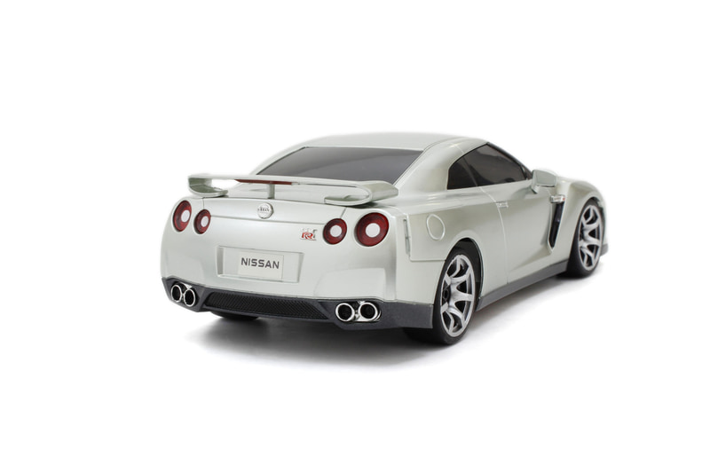 軽トラ スバルサンバー（6代目）と日産 GT-R（R35）が京商エッグ