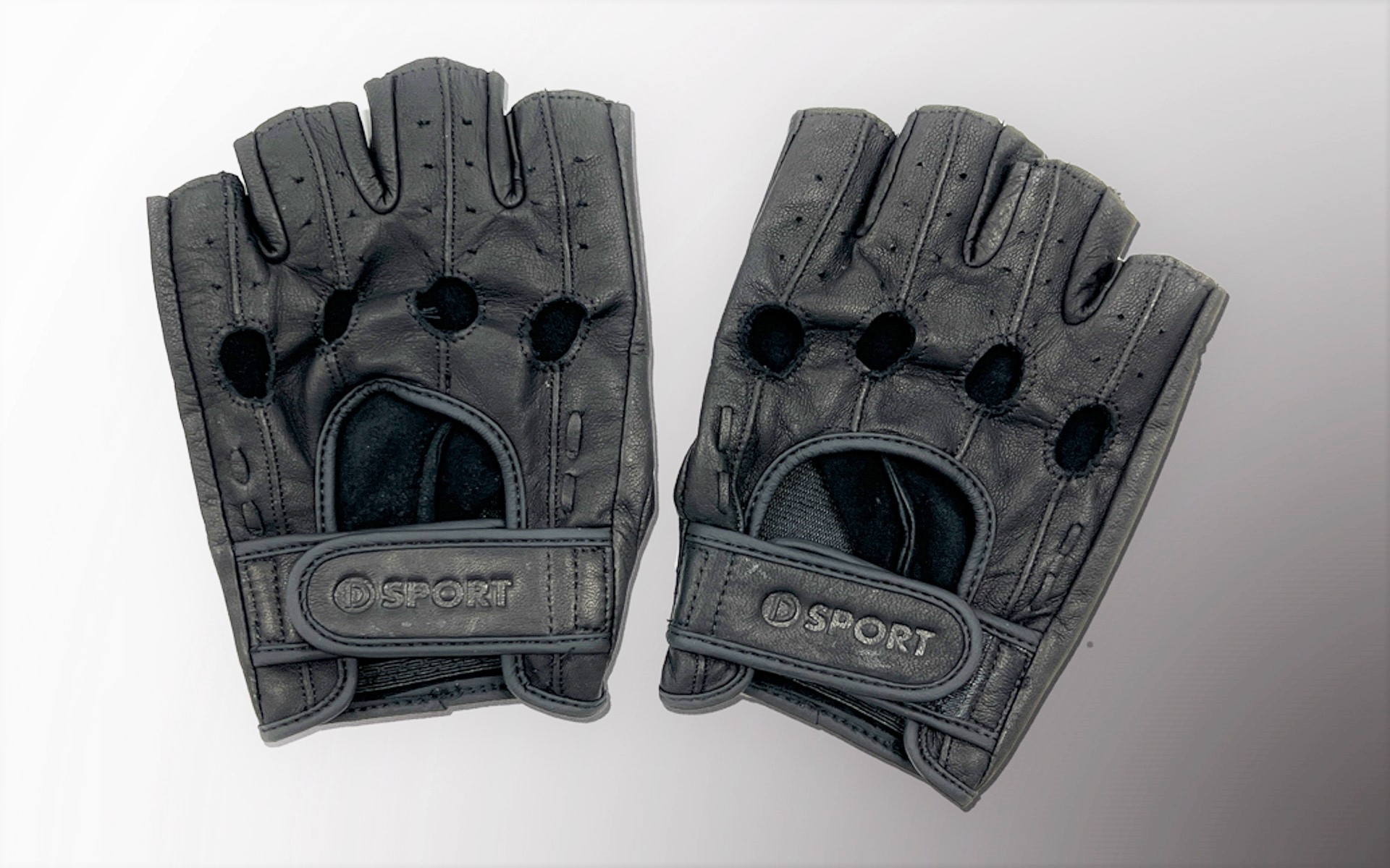 D-SPORTは羊革＆半指タイプの「ドライビンググローブ」の受注を9月上旬より開始する
