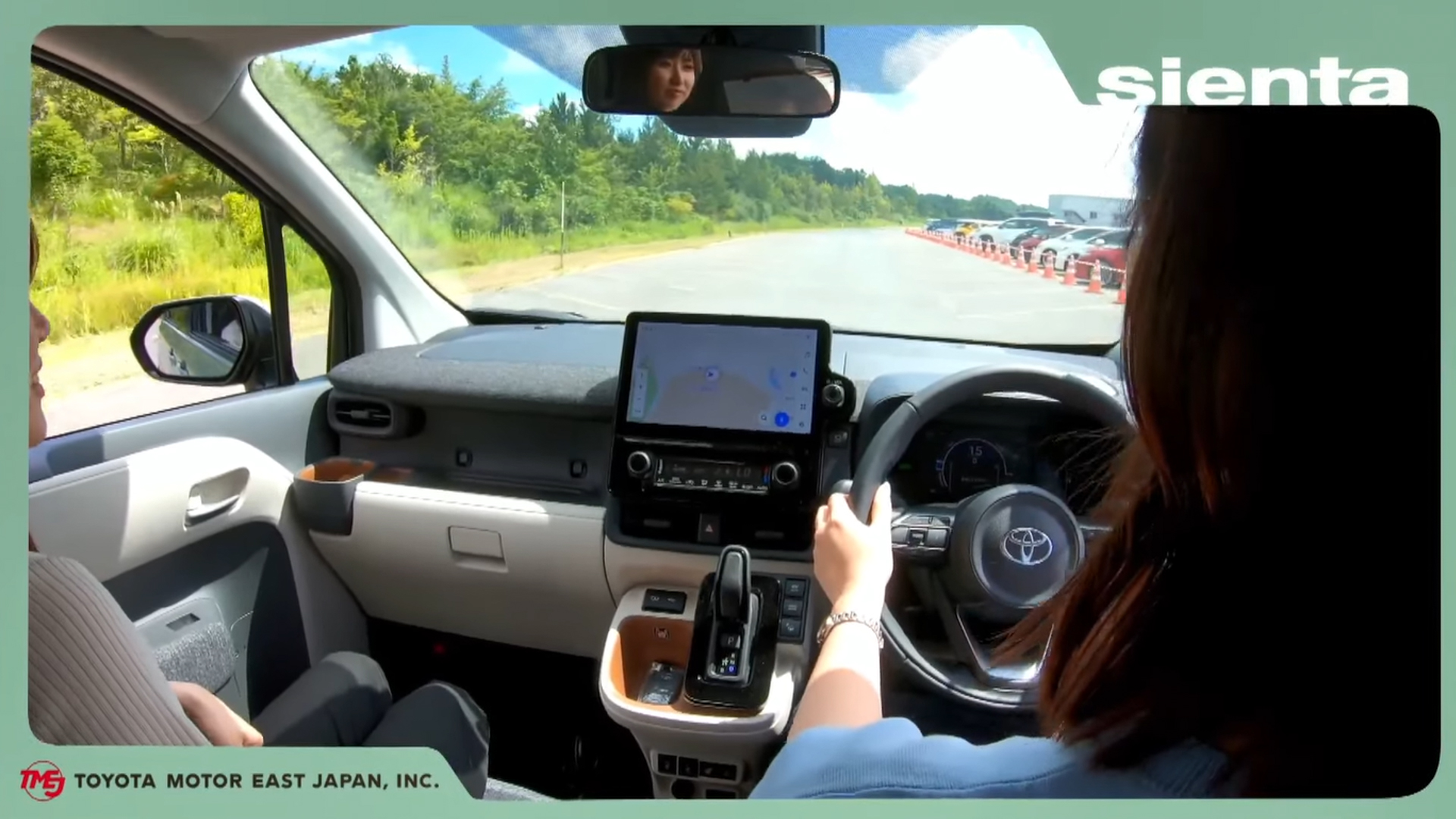 コンパクトで運転がしやすいと強調