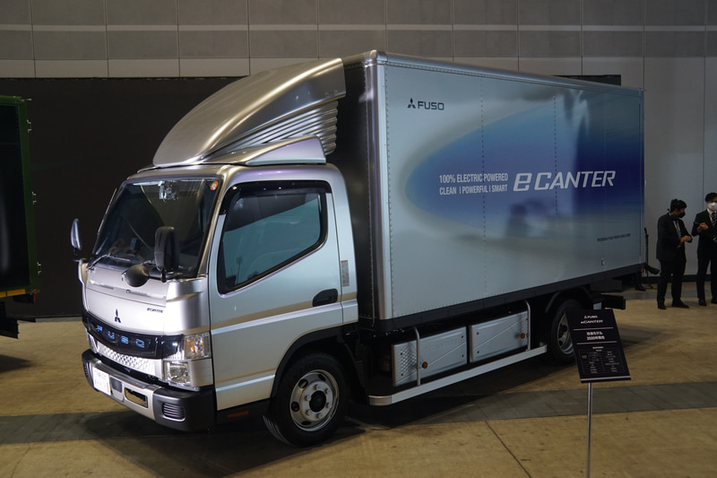 FUSO e Canter スケールモデル ホワイト/青 FUSO e Canter スケールモデル ホワイト/青