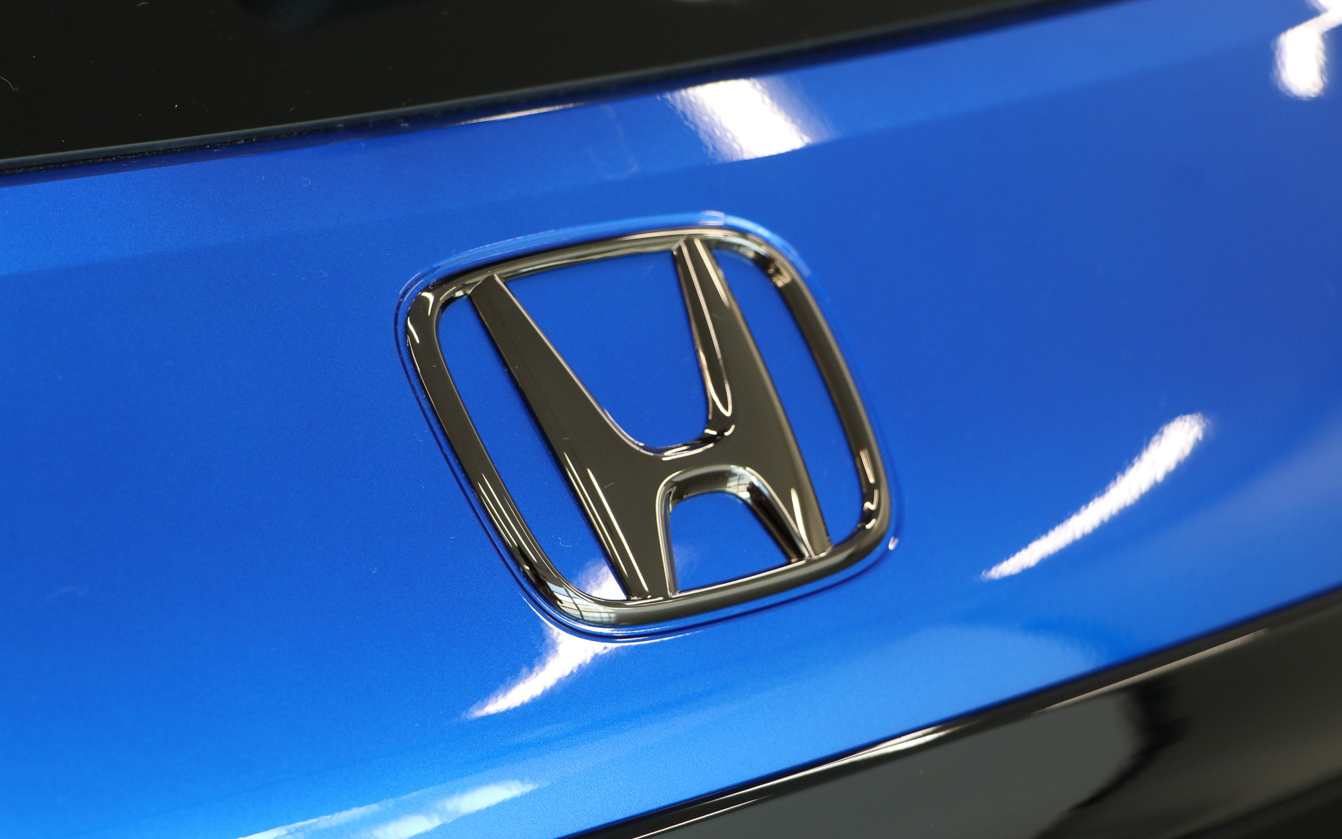 ブラックエンブレム（前後Hマーク＆車名エンブレム）