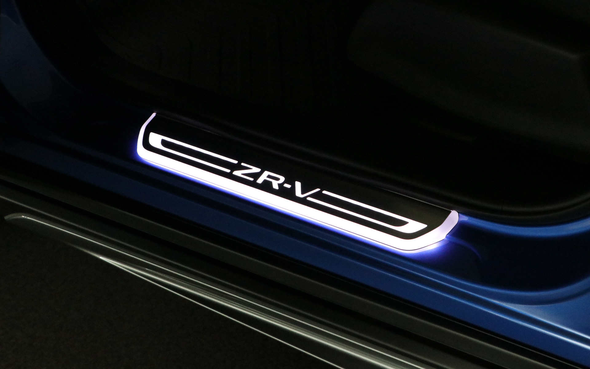 サイドステップガーニッシュ（前席）