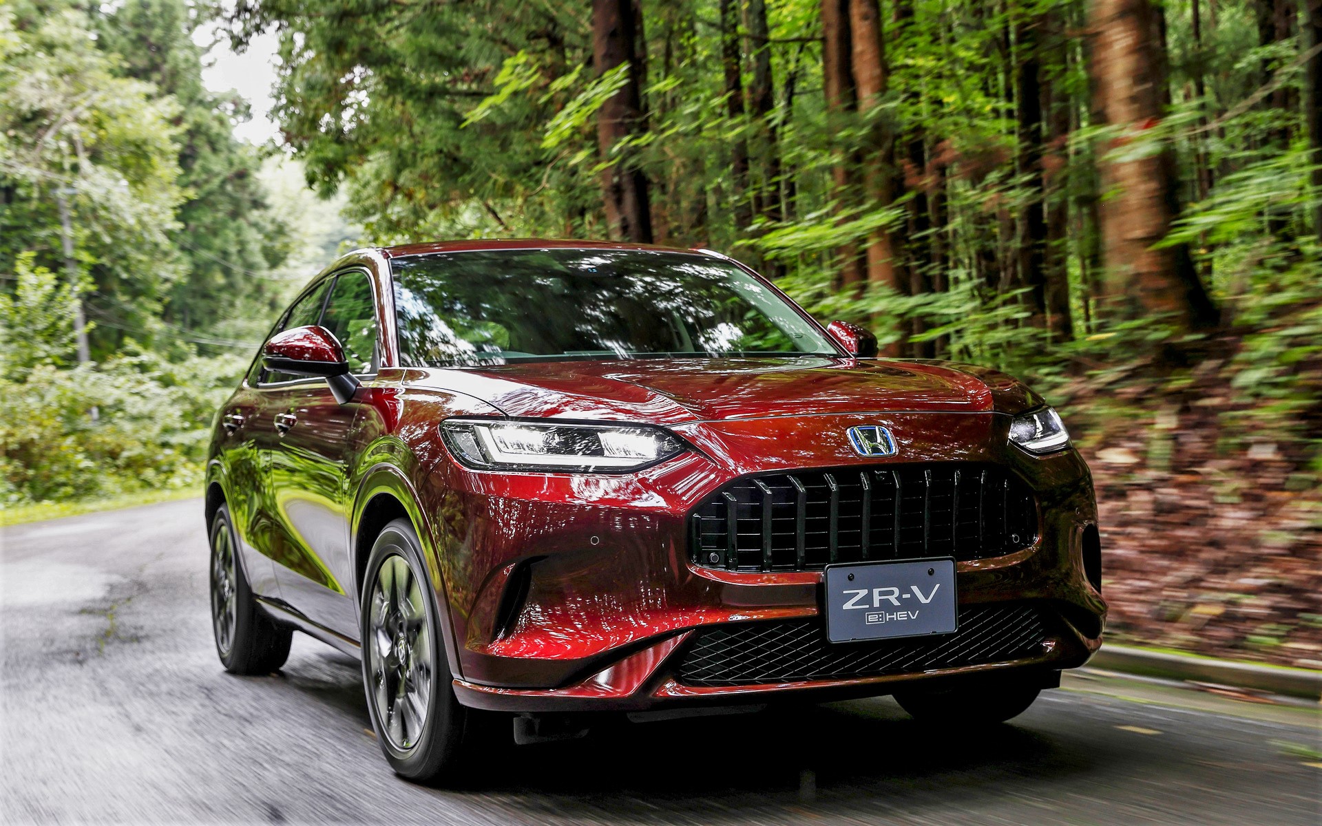 ホンダの新型「ZR-V」を荒れた路面の群馬サイクルスポーツセンターで試乗する機会を得た