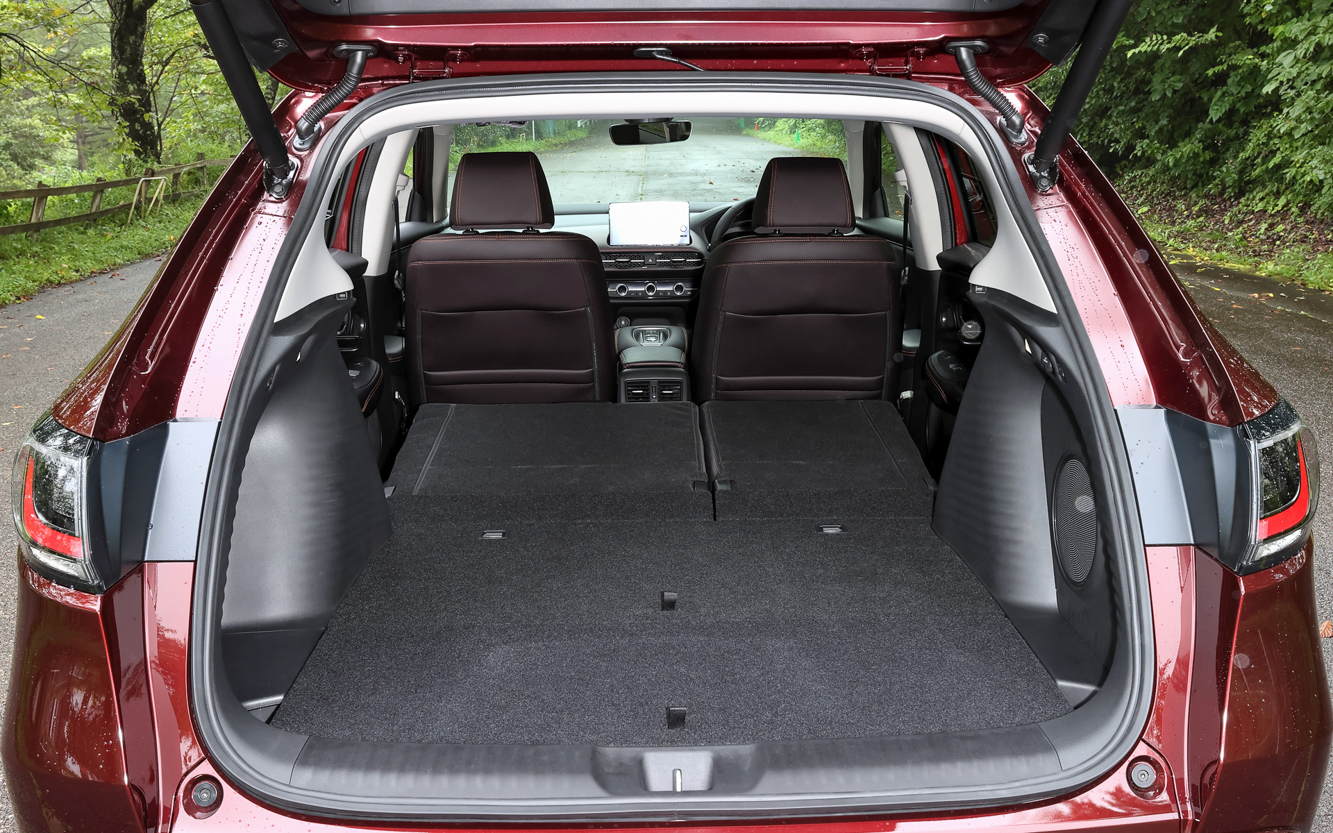 後席は6：4の可倒式