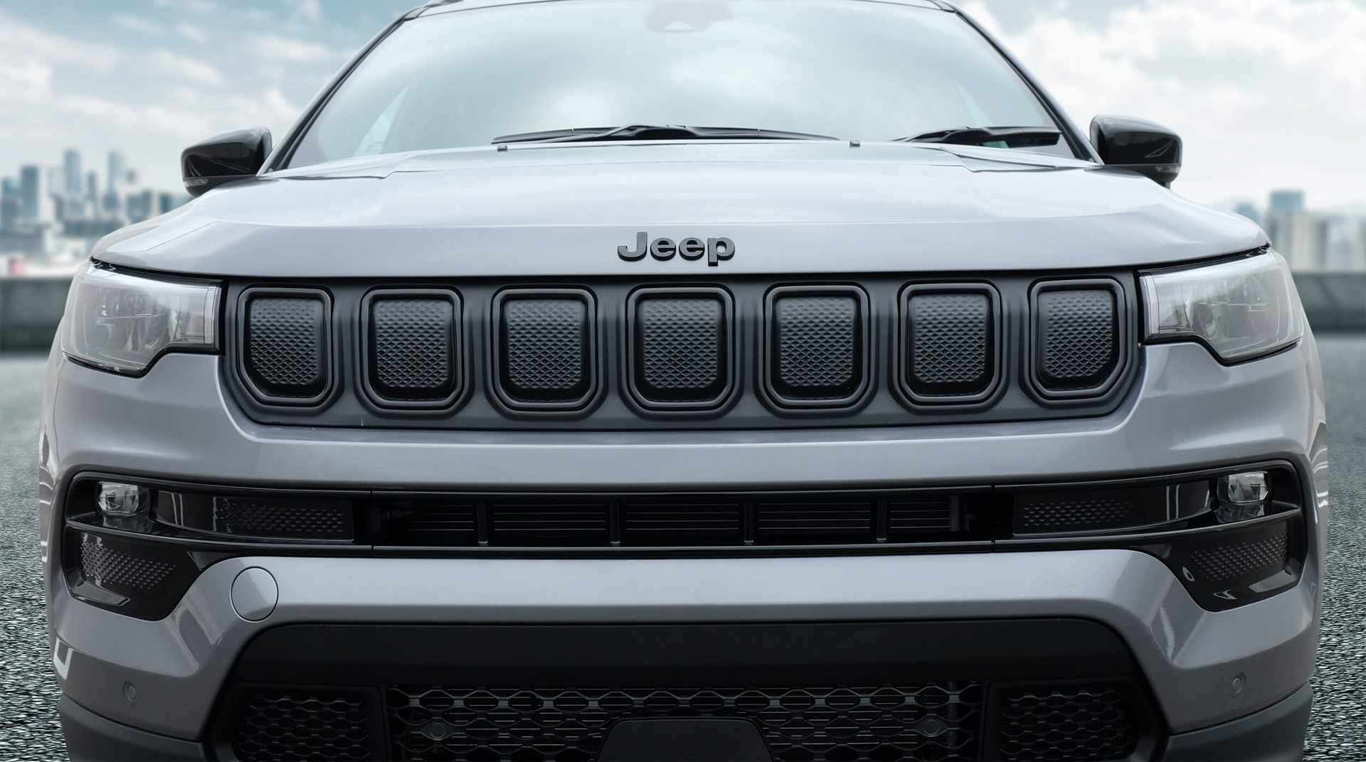 随所にブラックパーツをあしらった