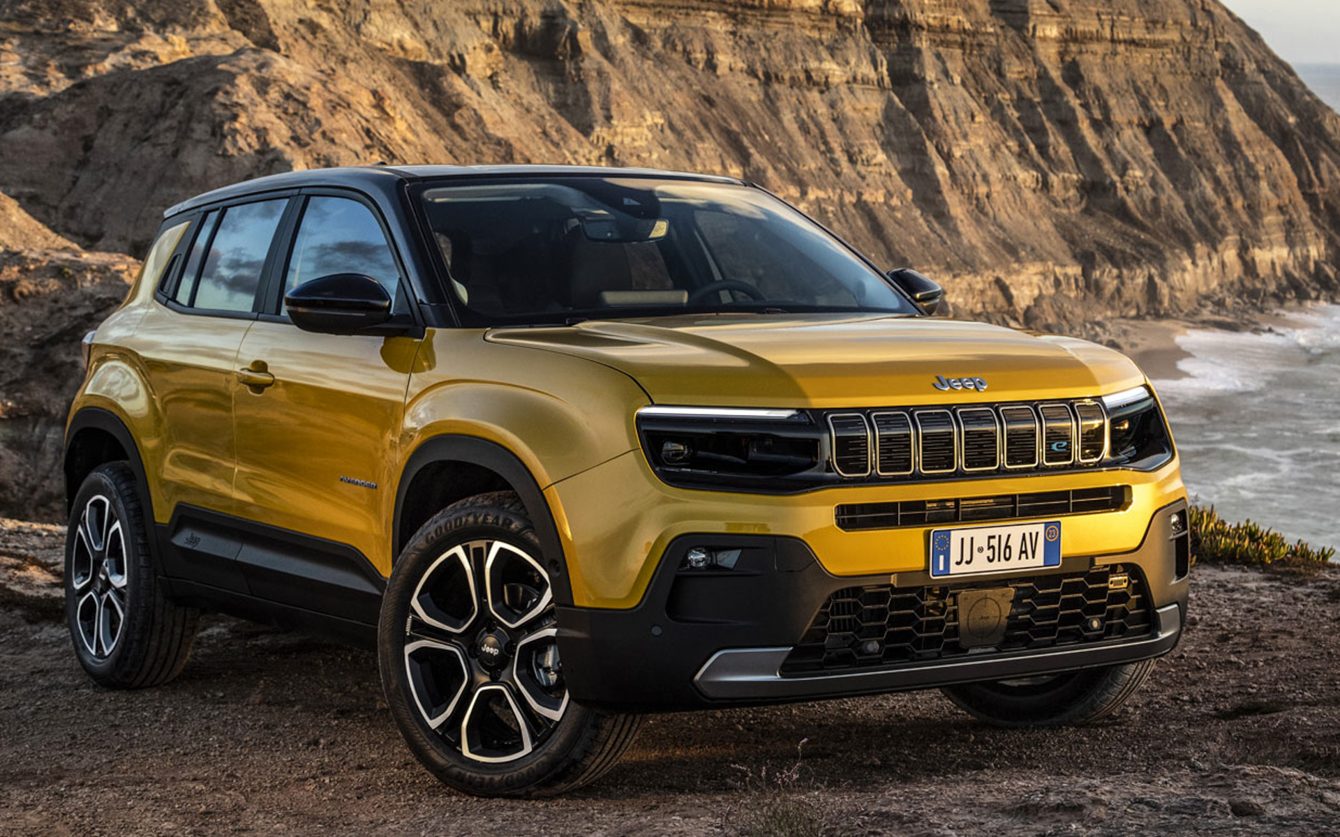 ジープブランド初のフルエレクトリックSUV「アベンジャー」