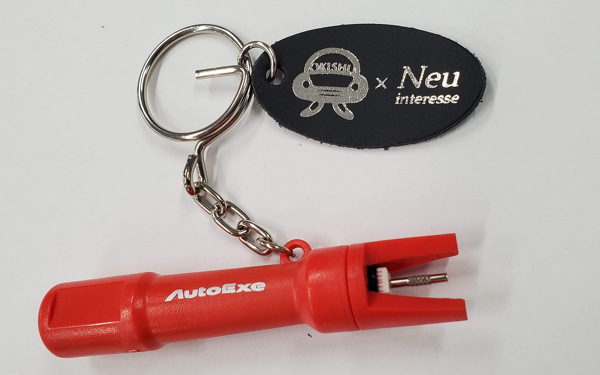 女性来場者にはノイ・インテレッセ×OKISHUコラボのタイヤチェッカーをプレゼント