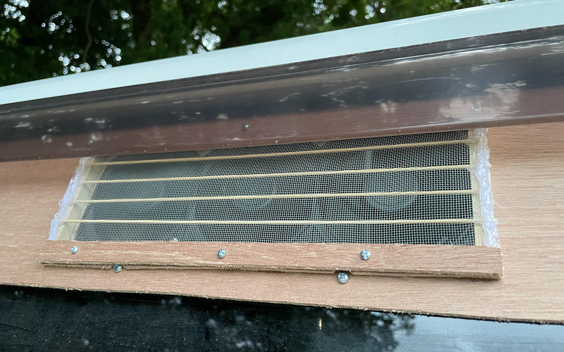 手で触るとかなり強く空気を吸い込んでいく