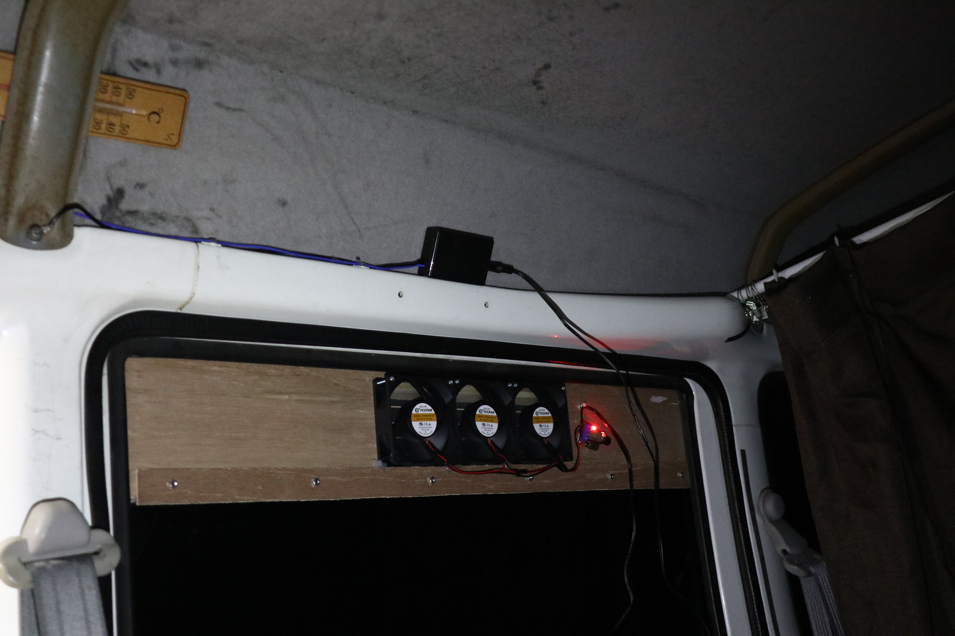 動作しているときは、モーター回転コントローラーのLEDが点灯する