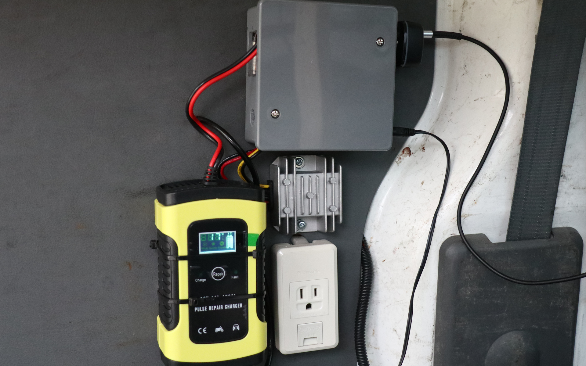 安価なバッテリ充電器をシステムに組み込んでみた