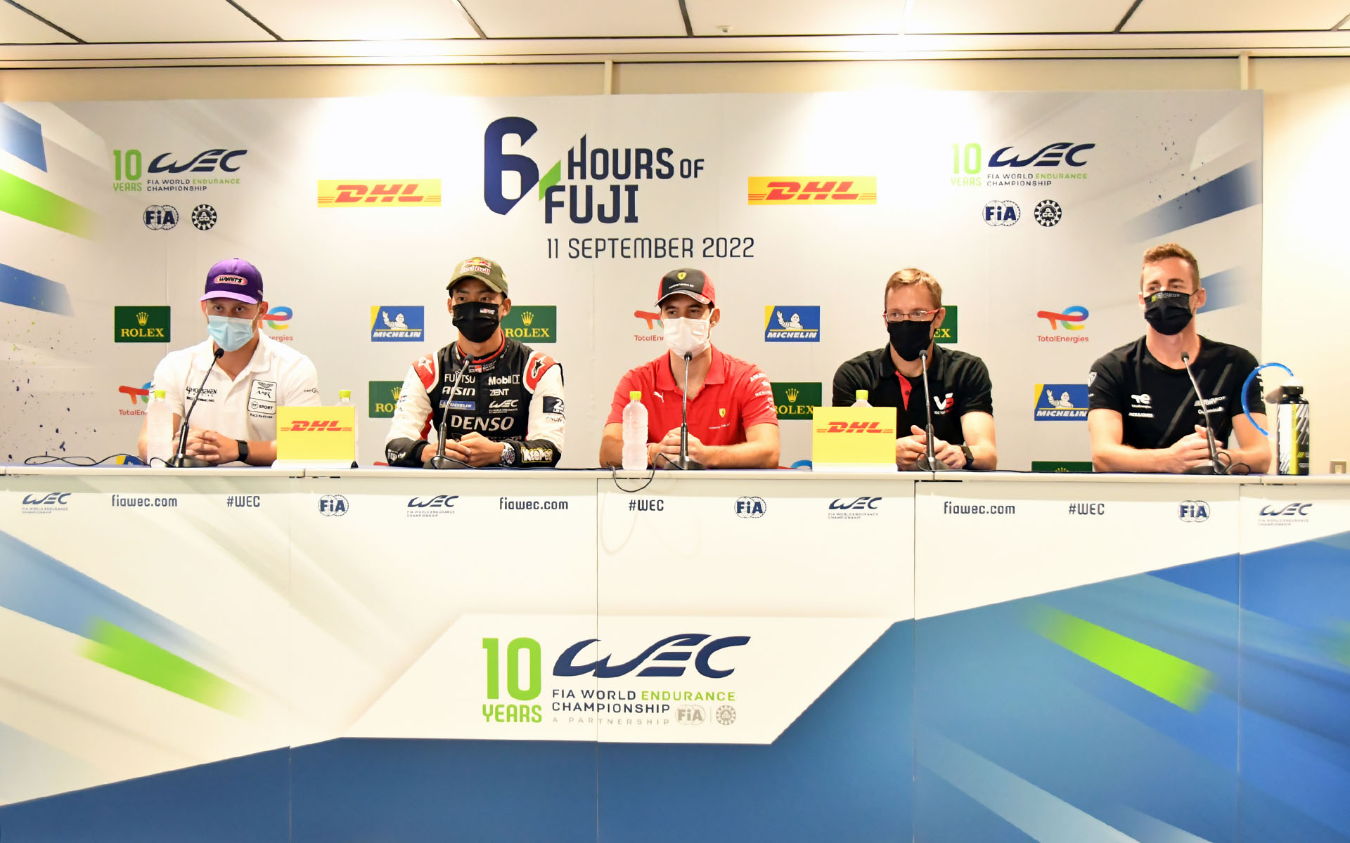 左からHenrique Chaves選手（TF Sport）、平川亮選手（TOYOTA GAZOO Racing）、Miguel Molina選手（AF Corse）、Renger van der Zande選手（Vector Sports）、James Rossiter選手（Peugeot TotalEnergies）