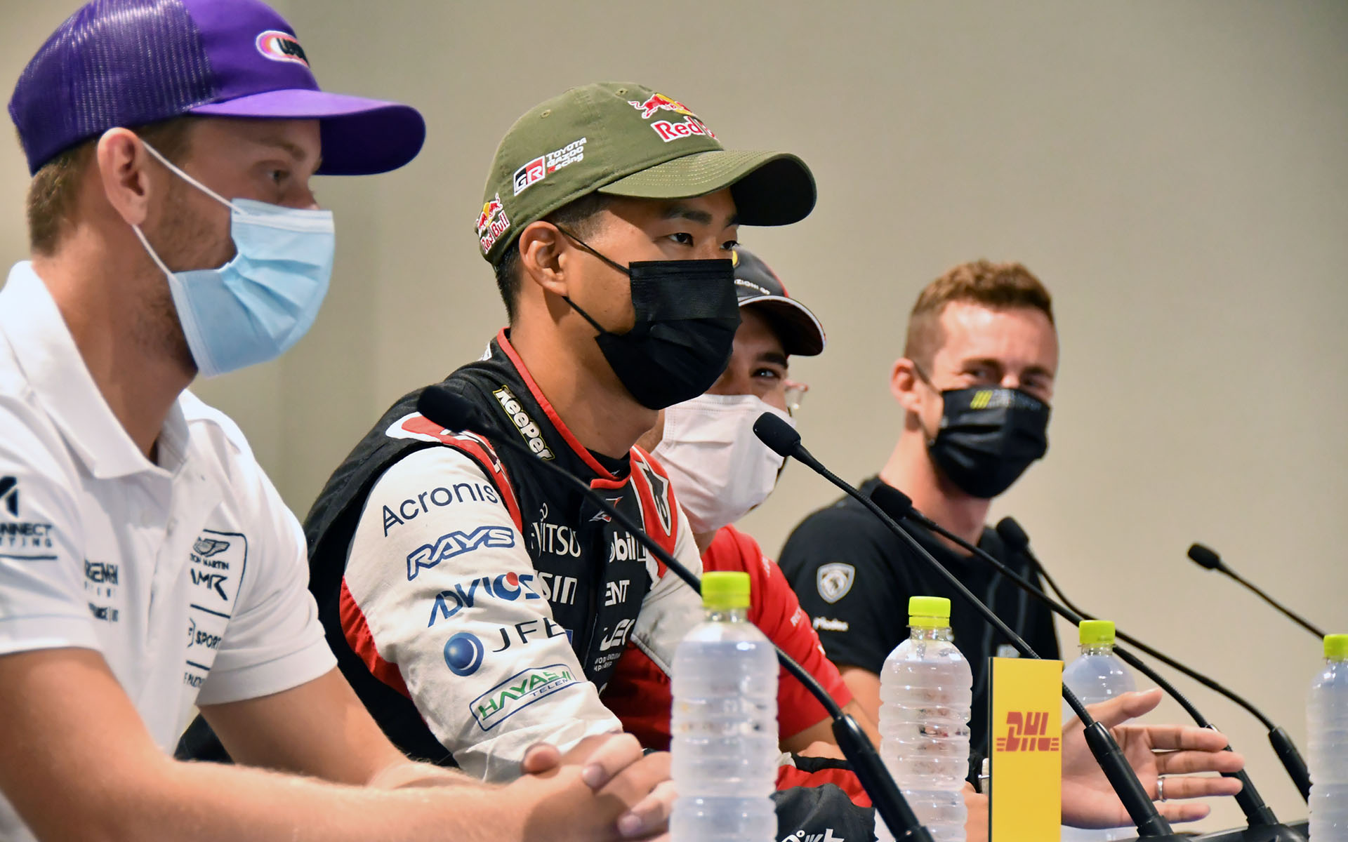 趣味はサイクリングと答える平川選手