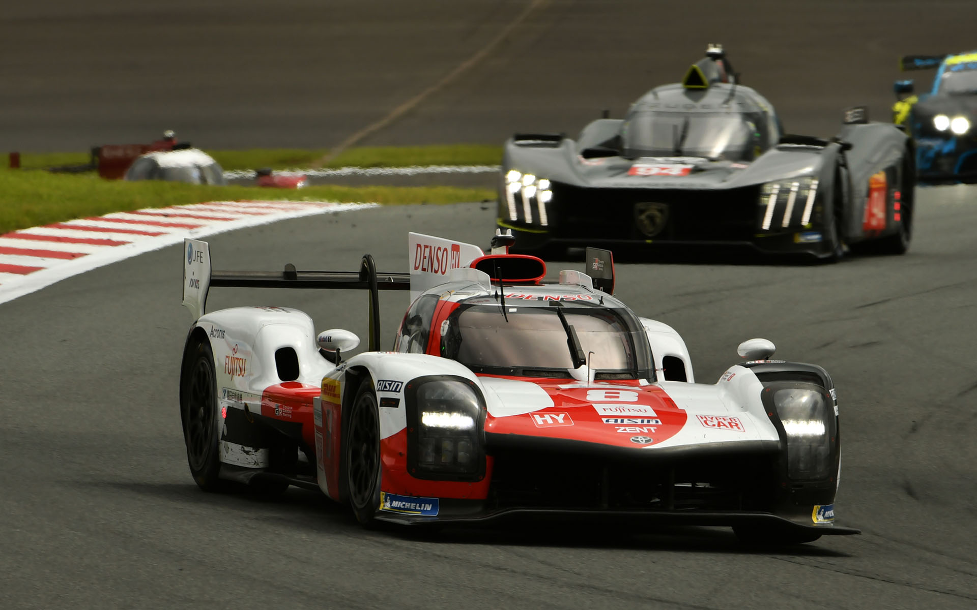 平川選手のドライブするTOYOTA GAZOO Racing GR010 8号車