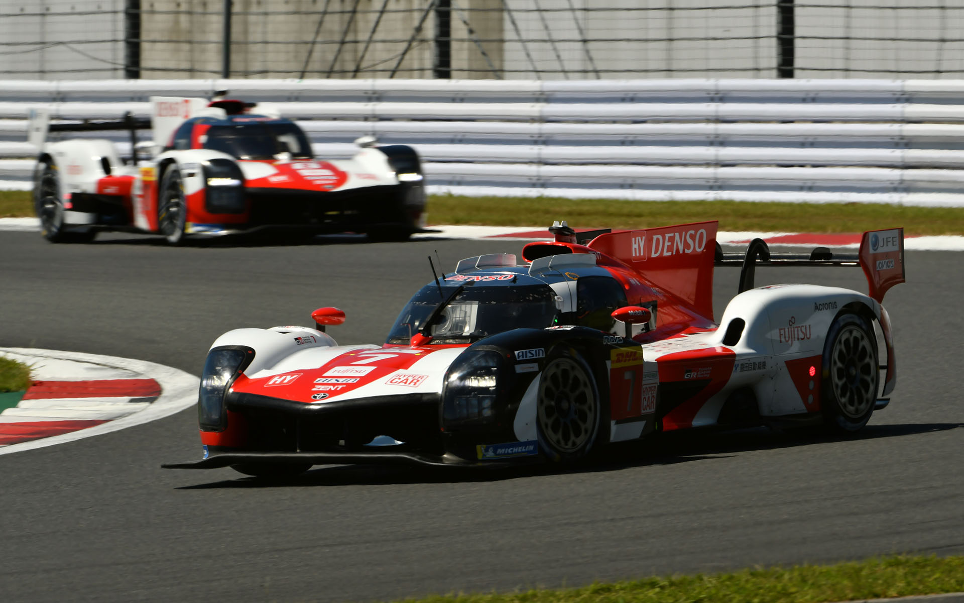 2位はポールポジションからスタートした7号車 TOYOTA GR010 HYBRID（マイク・コンウェイ/小林可夢偉/ホセ・マリア・ロペス）