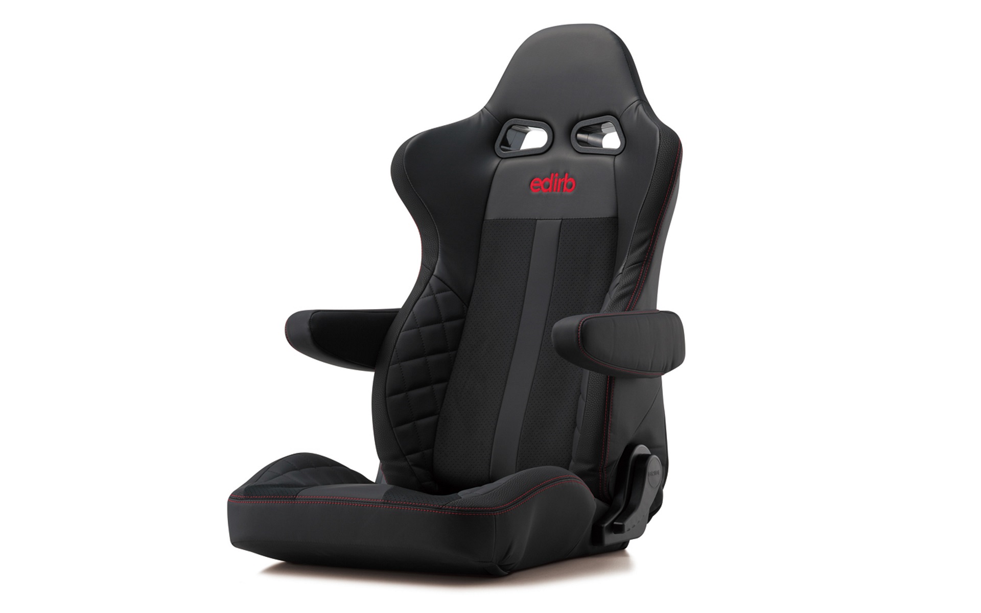 新世代スポーツ＆ラグジュアリーシート「エディルブ 054V」のデザインを刷新。写真は別売のアームレストを装着した状態